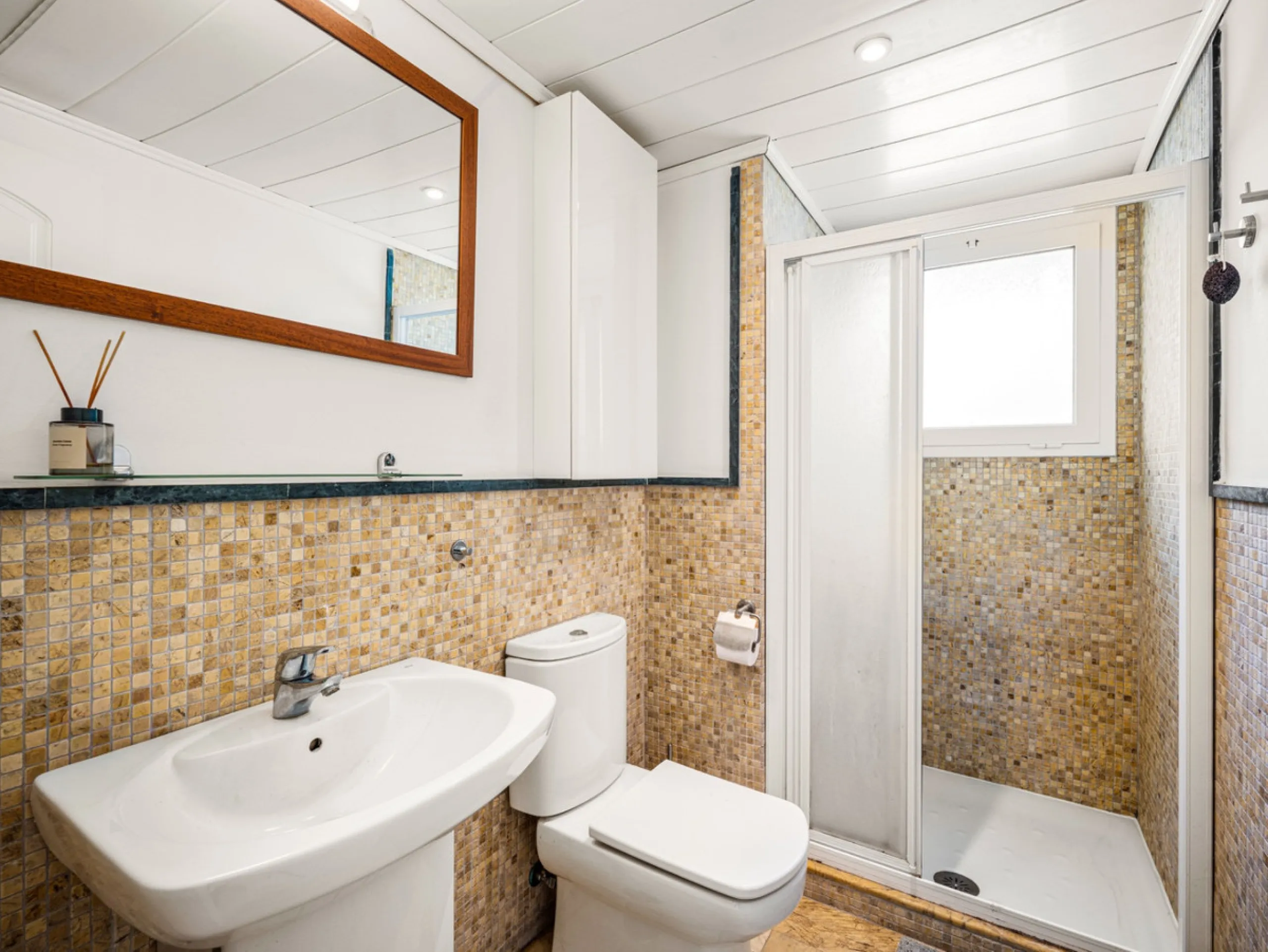 This penthouse is a 2 bedroom 2 bathroom duplex penthouse just 1 km from the beach. The home features open plan living spaces with bright interiors and large terrace windows. The kitchen overlooks the lounge and dining area through an elegant archway. The
