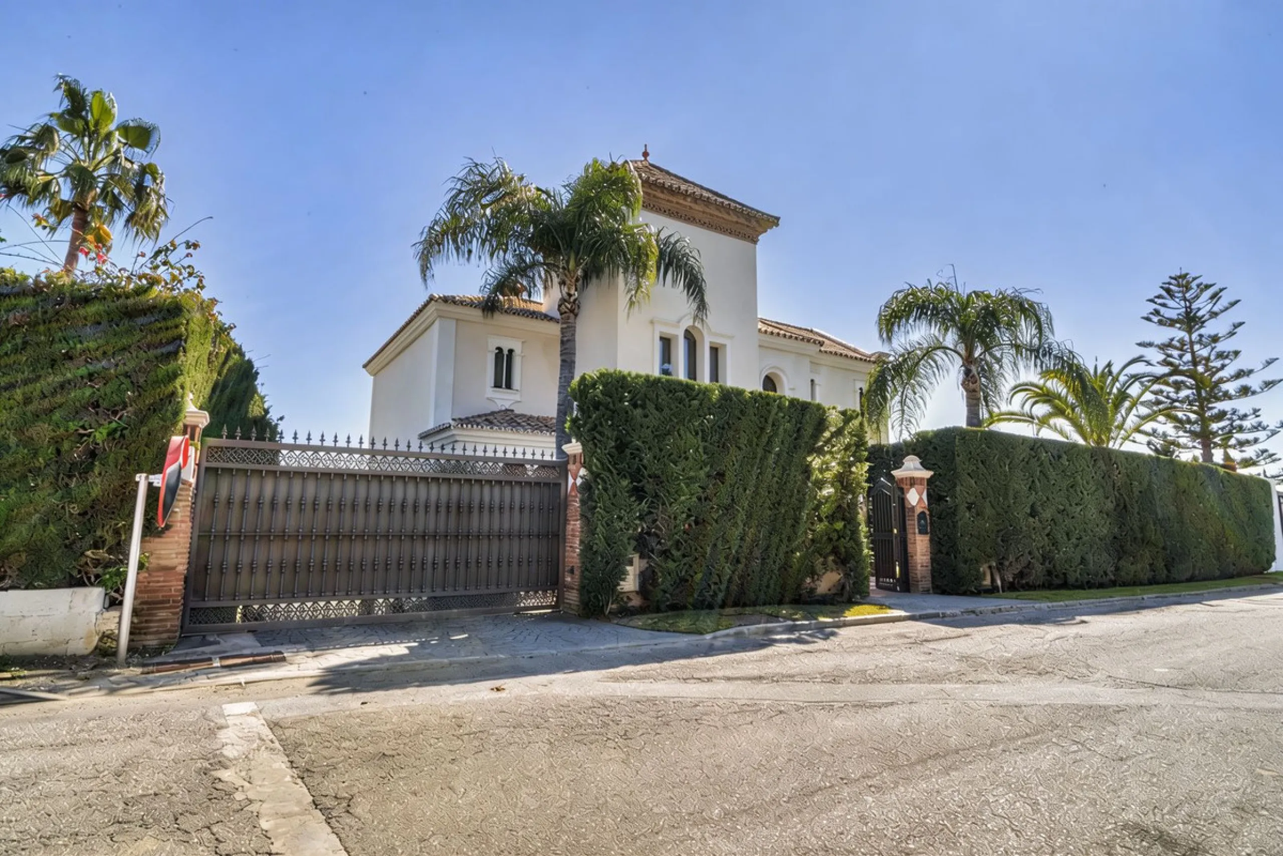 Stunning 5-Bedroom Family Villa for Sale in Atalaya
