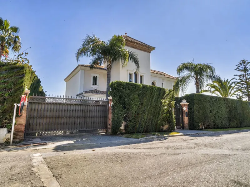 Stunning 5-Bedroom Family Villa for Sale in Atalaya