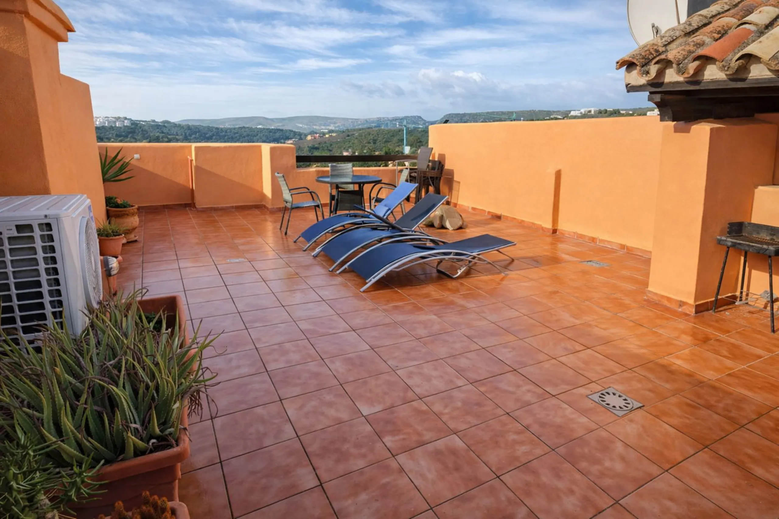Apartment - Penthouse в продаже в Casares, Málaga. В доме 2 спален и 2 ванных комнат. Площадь дома 85 м²