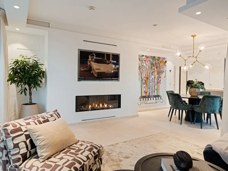 Penthouse Horizon is a sophisticated three-bedroom, two-bathroom duplex penthouse for sale in the exclusive Castiglione urbanization in San Pedro de Alcántara.