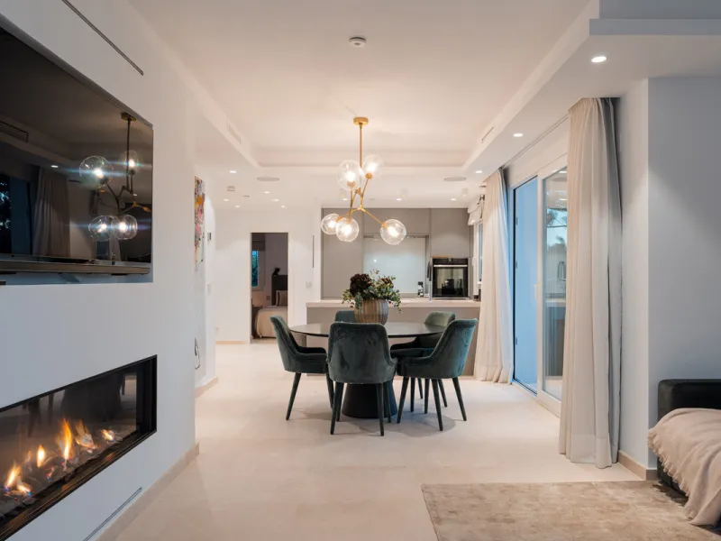 Penthouse Horizon is a sophisticated three-bedroom, two-bathroom duplex penthouse for sale in the exclusive Castiglione urbanization in San Pedro de Alcántara.