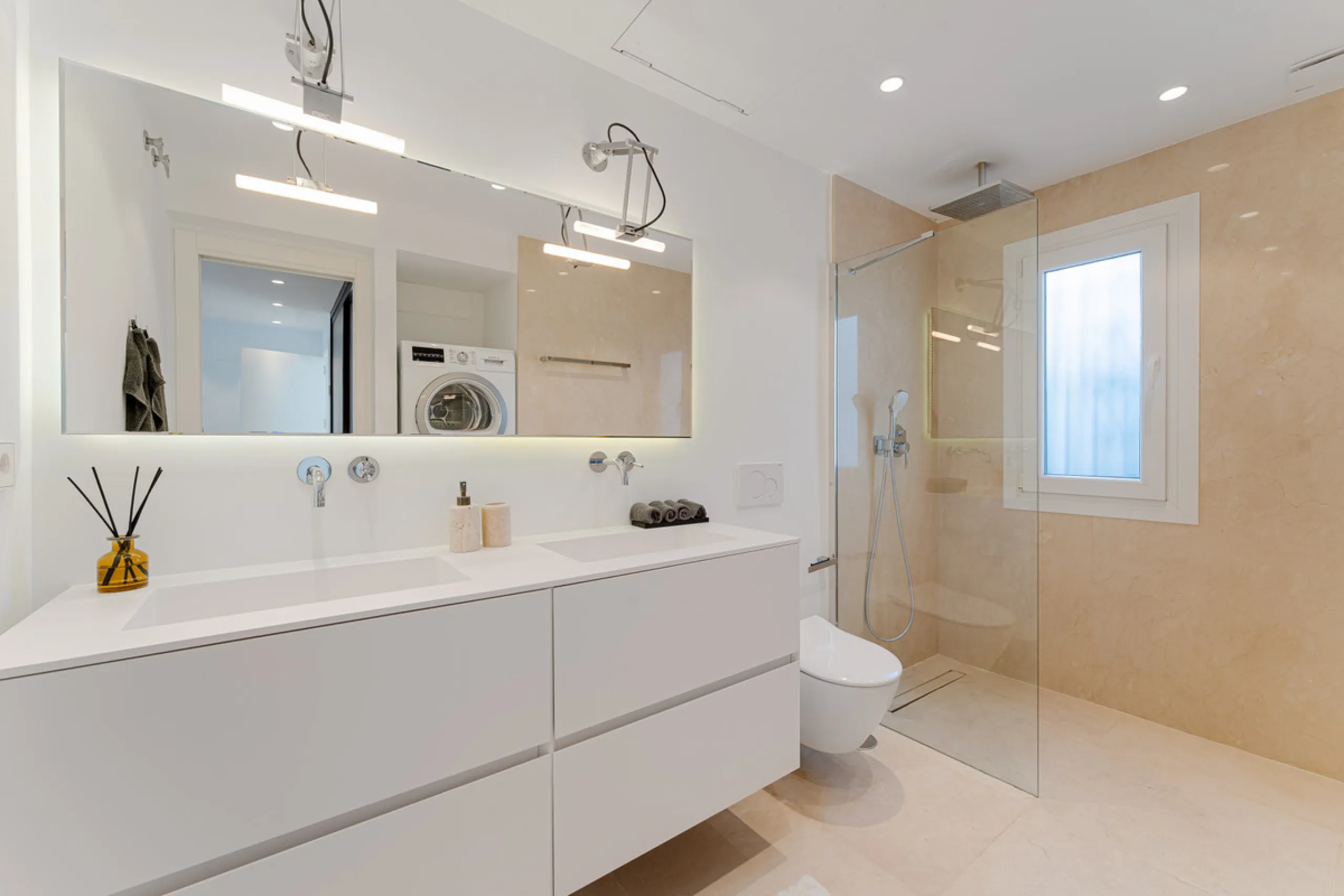 Penthouse Horizon is a sophisticated three-bedroom, two-bathroom duplex penthouse for sale in the exclusive Castiglione urbanization in San Pedro de Alcántara.