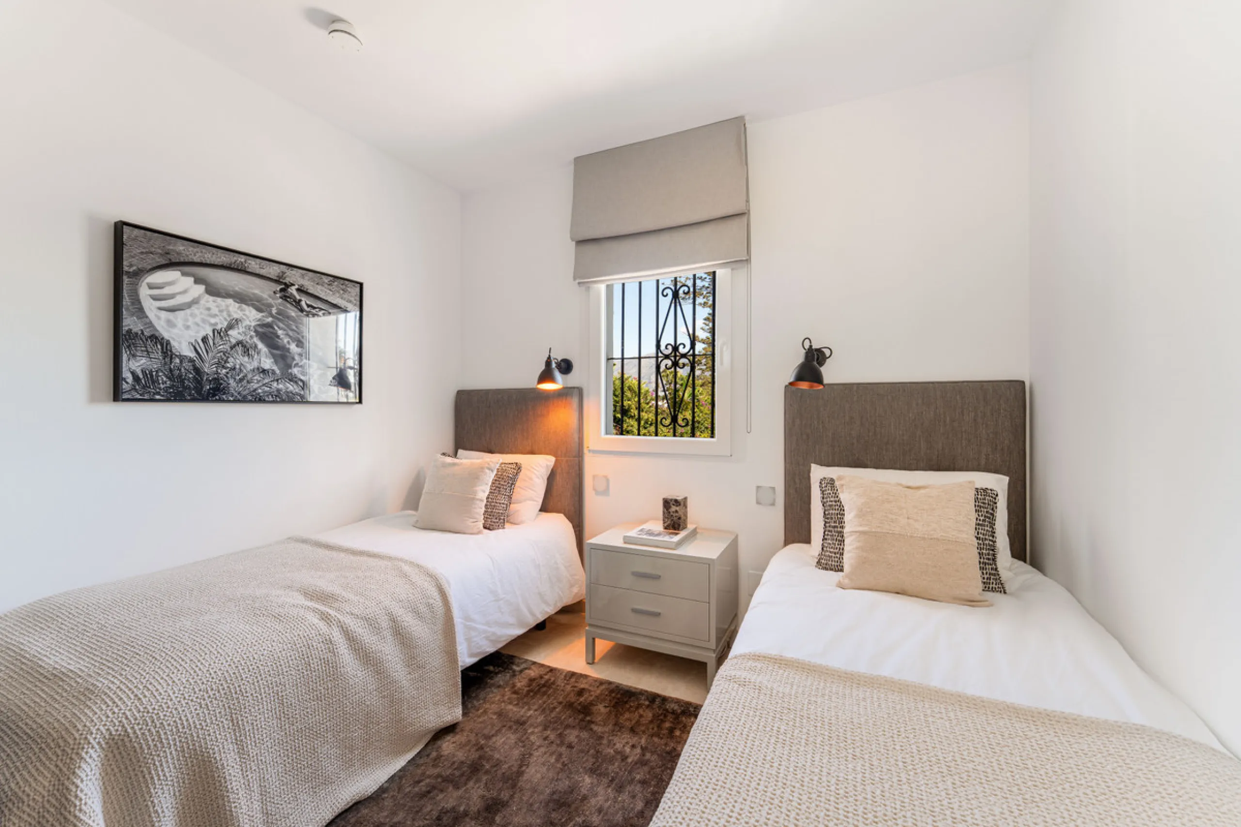 Penthouse Horizon is a sophisticated three-bedroom, two-bathroom duplex penthouse for sale in the exclusive Castiglione urbanization in San Pedro de Alcántara.