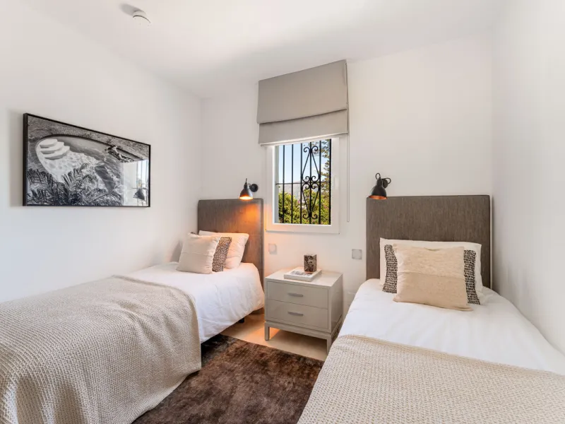 Penthouse Horizon is a sophisticated three-bedroom, two-bathroom duplex penthouse for sale in the exclusive Castiglione urbanization in San Pedro de Alcántara.