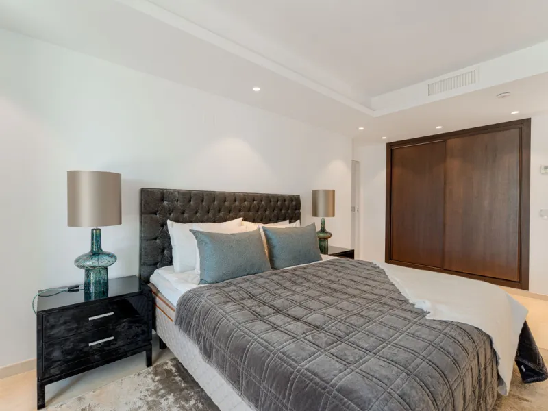 Penthouse Horizon is a sophisticated three-bedroom, two-bathroom duplex penthouse for sale in the exclusive Castiglione urbanization in San Pedro de Alcántara.