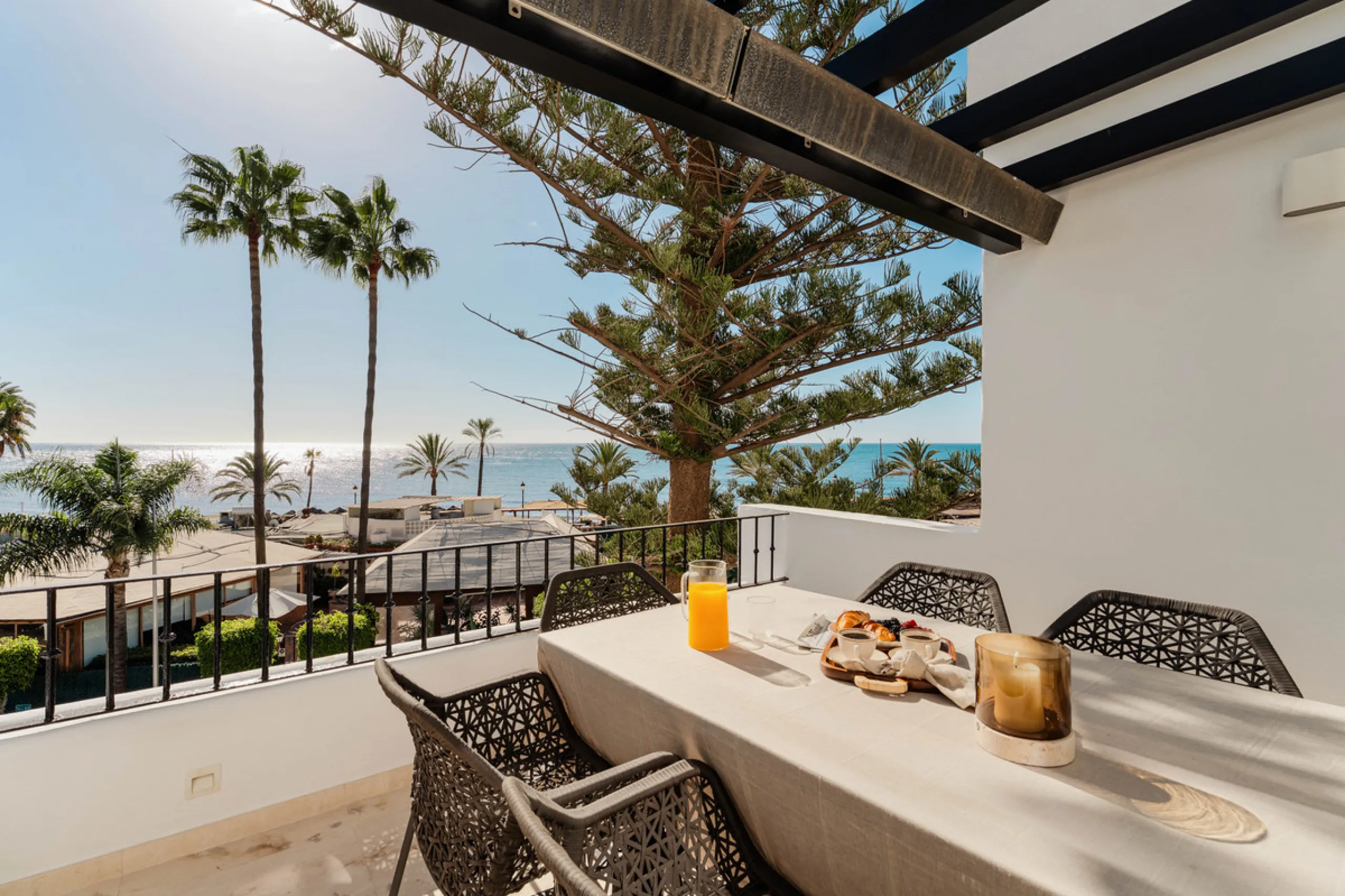 Penthouse Horizon is a sophisticated three-bedroom, two-bathroom duplex penthouse for sale in the exclusive Castiglione urbanization in San Pedro de Alcántara.