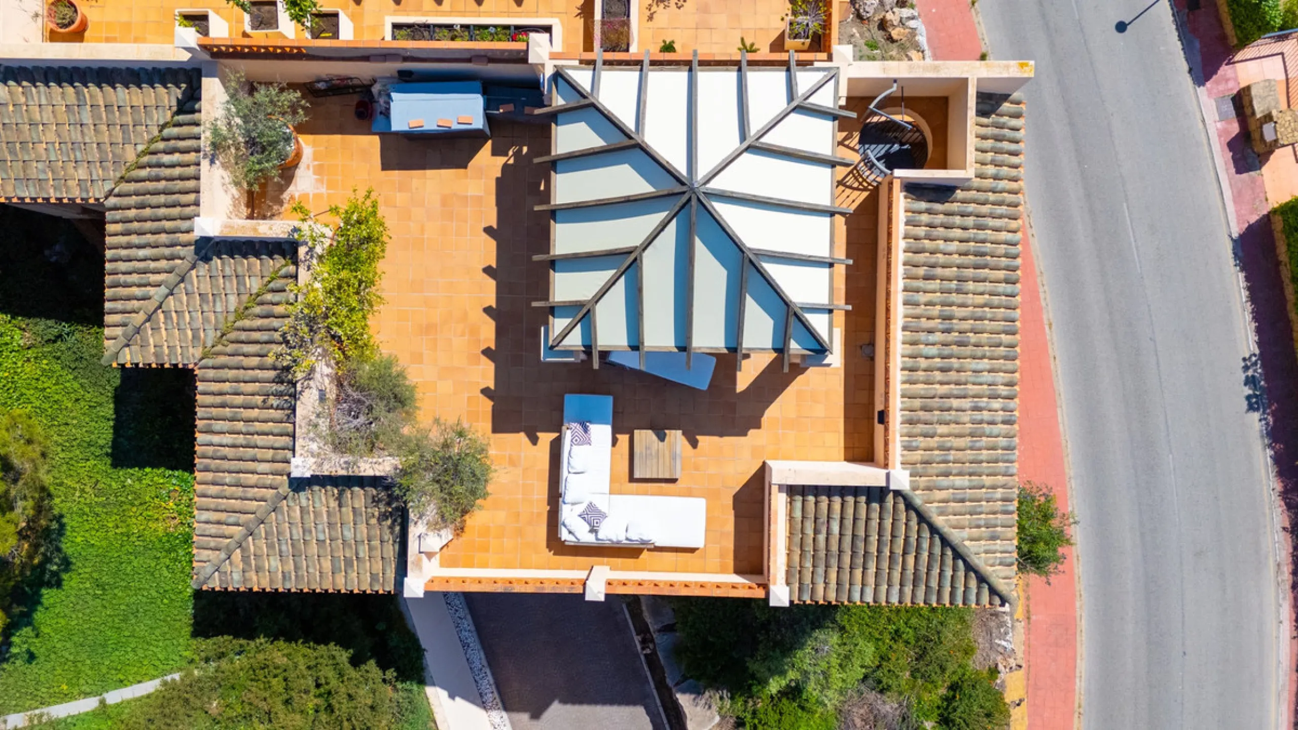 This penthouse is a 2 bedroom 2 bathroom duplex penthouse just 1 km from the beach. The home features open plan living spaces with bright interiors and large terrace windows. The kitchen overlooks the lounge and dining area through an elegant archway. The