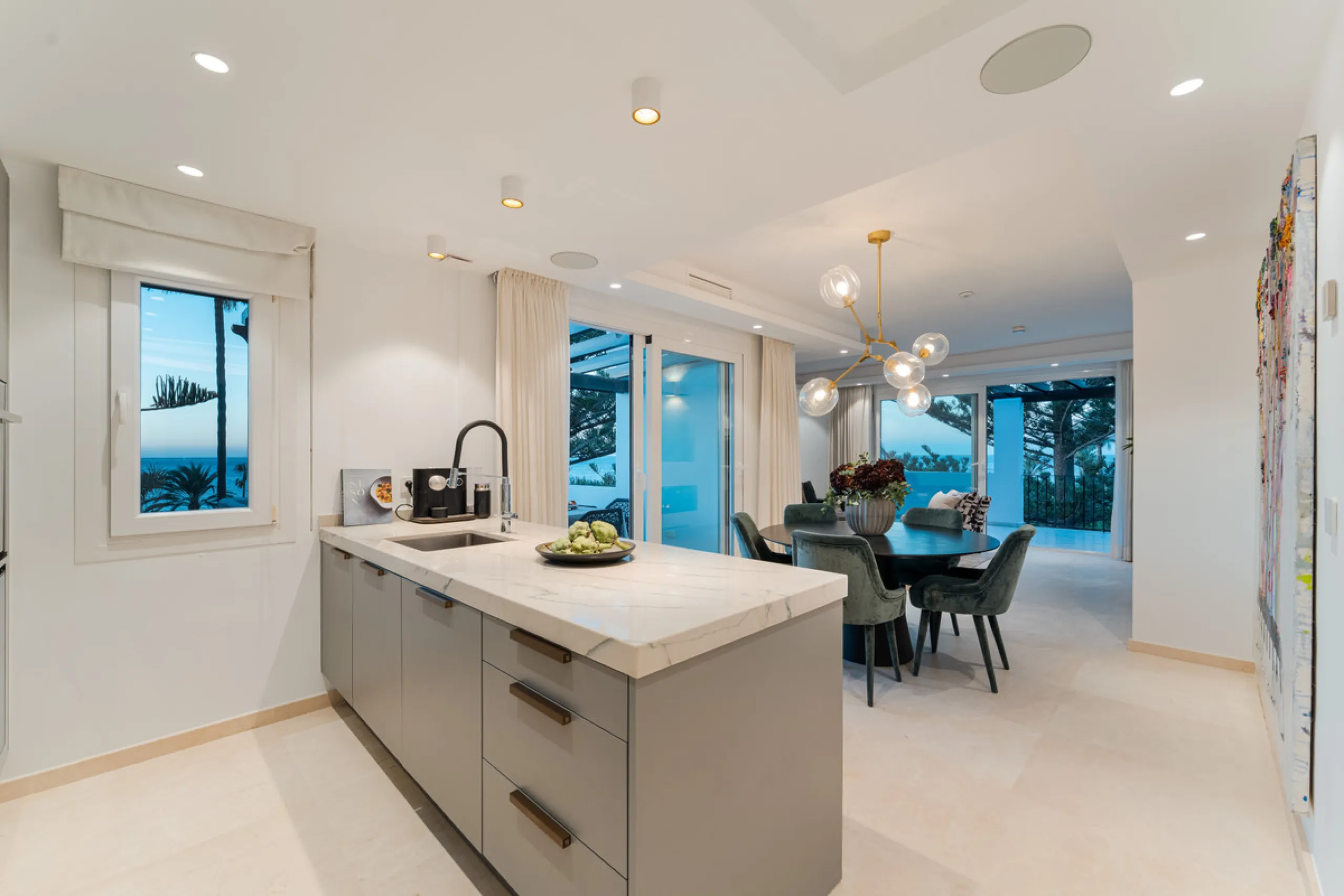 Penthouse Horizon is a sophisticated three-bedroom, two-bathroom duplex penthouse for sale in the exclusive Castiglione urbanization in San Pedro de Alcántara.
