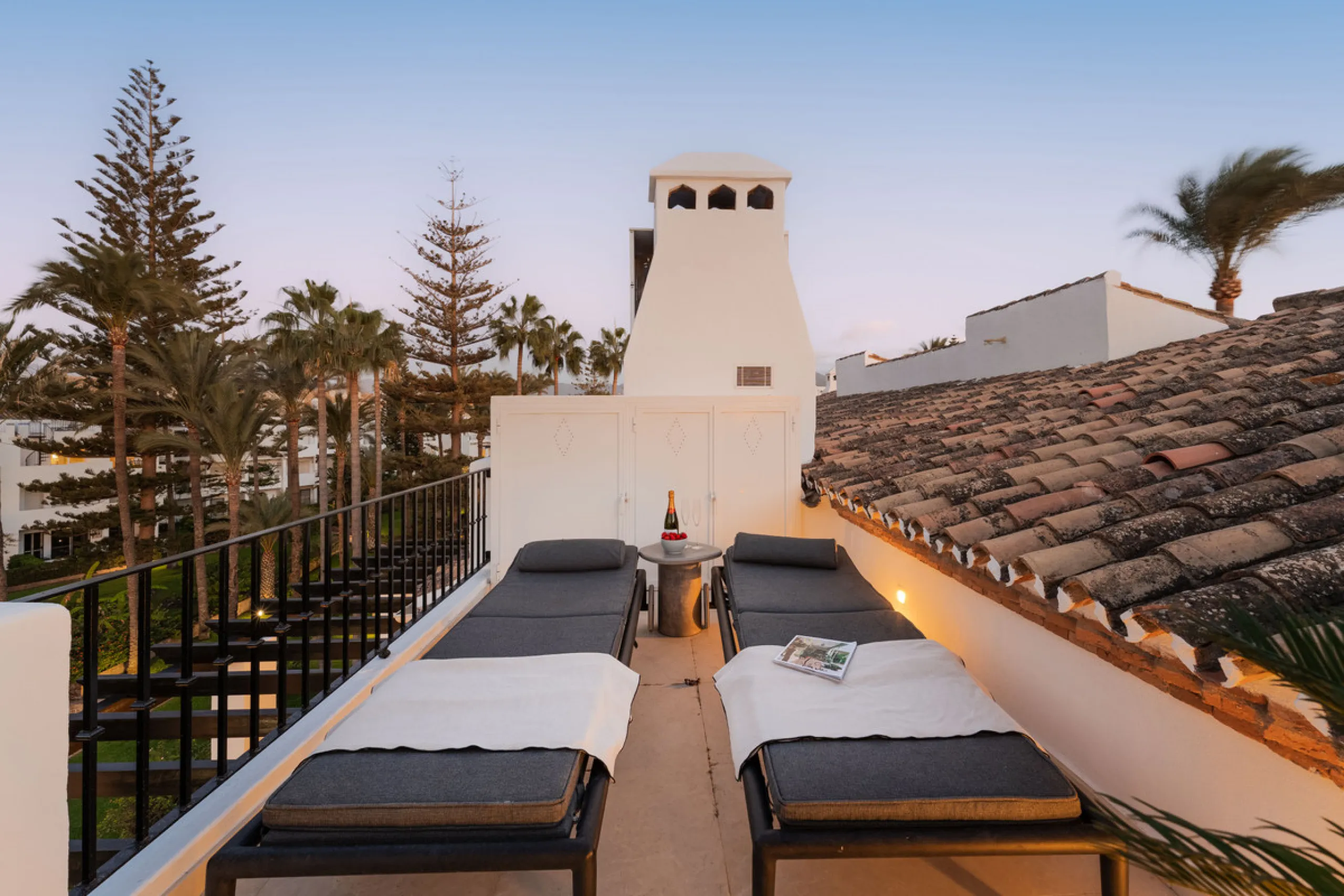 Penthouse Horizon is a sophisticated three-bedroom, two-bathroom duplex penthouse for sale in the exclusive Castiglione urbanization in San Pedro de Alcántara.