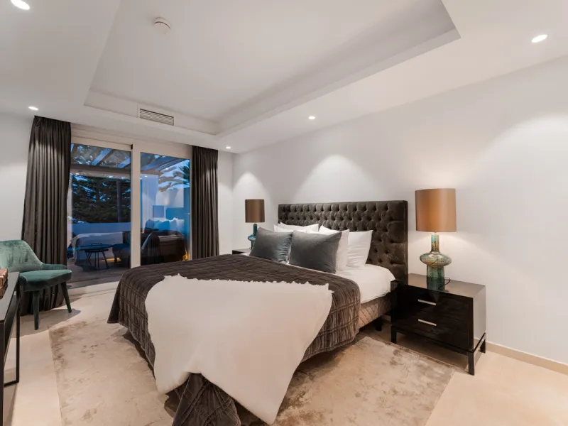 Penthouse Horizon is a sophisticated three-bedroom, two-bathroom duplex penthouse for sale in the exclusive Castiglione urbanization in San Pedro de Alcántara.