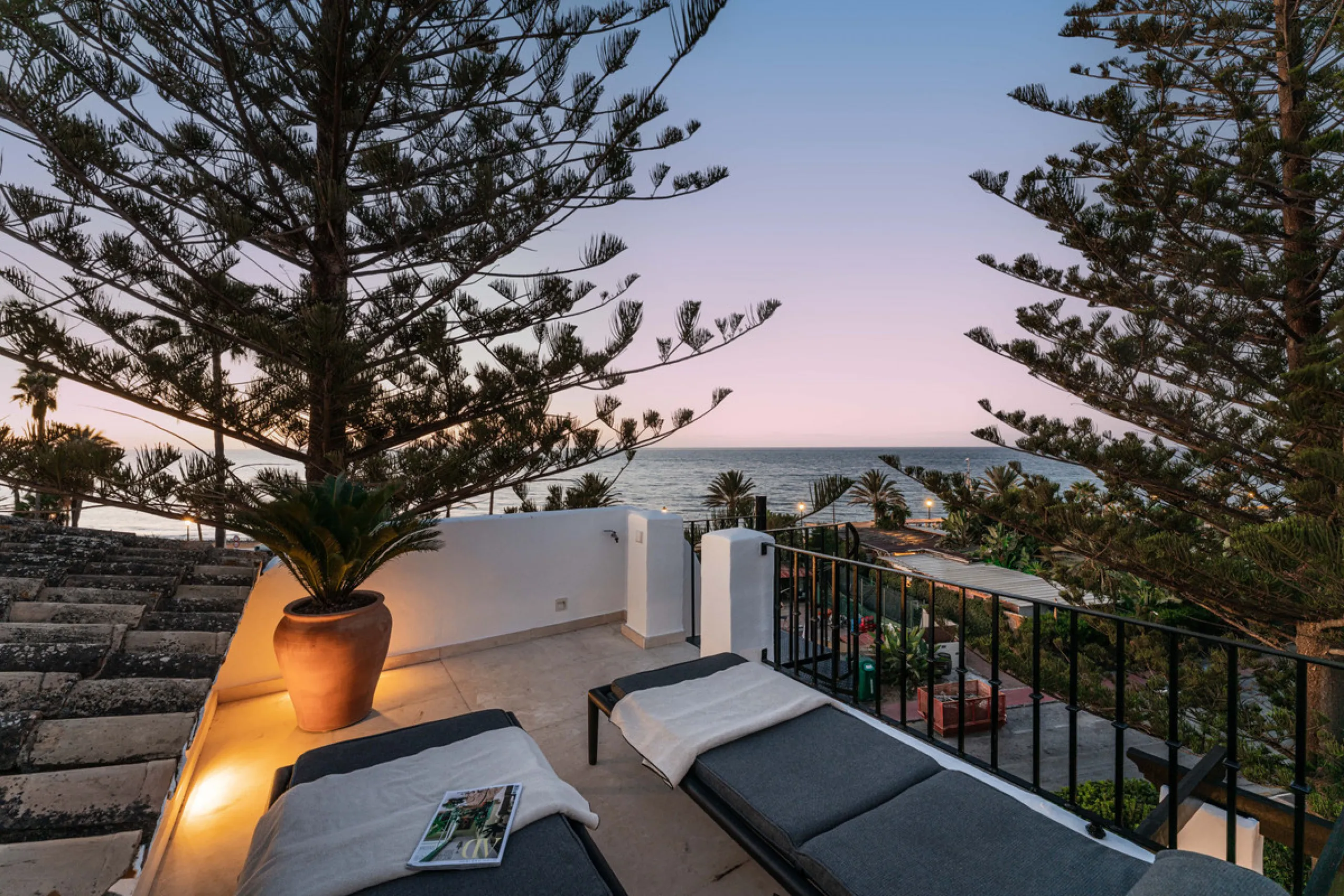 Penthouse Horizon is a sophisticated three-bedroom, two-bathroom duplex penthouse for sale in the exclusive Castiglione urbanization in San Pedro de Alcántara.