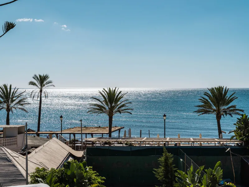 Penthouse Horizon is a sophisticated three-bedroom, two-bathroom duplex penthouse for sale in the exclusive Castiglione urbanization in San Pedro de Alcántara.