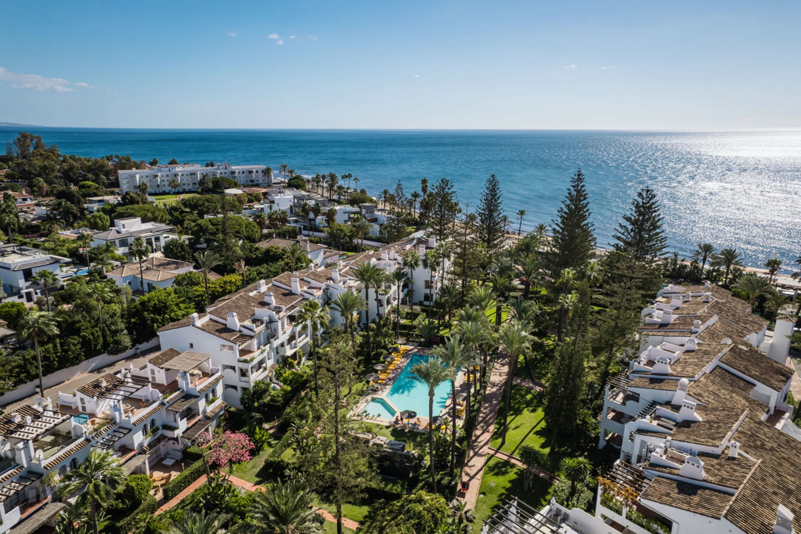 Penthouse Horizon is a sophisticated three-bedroom, two-bathroom duplex penthouse for sale in the exclusive Castiglione urbanization in San Pedro de Alcántara.