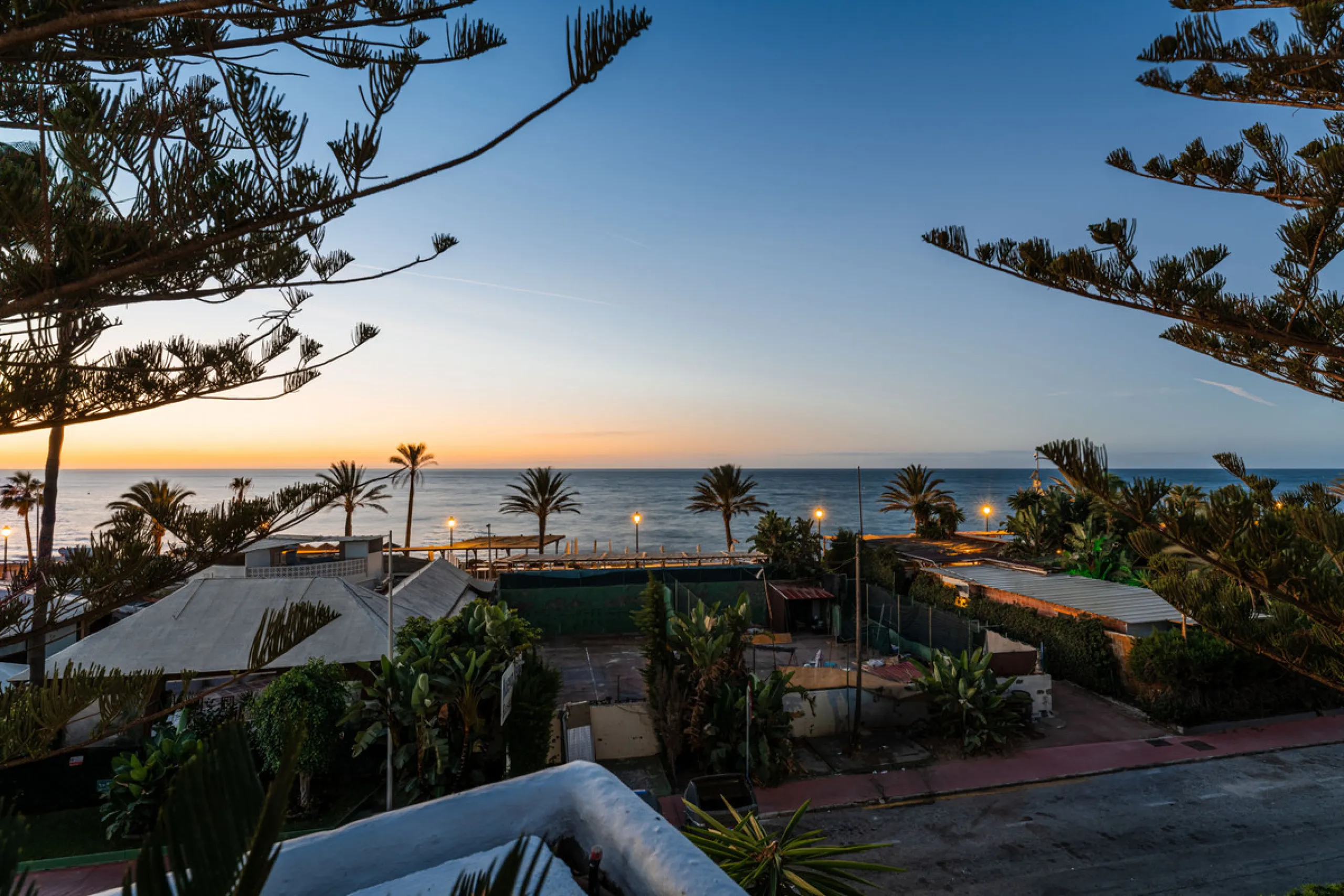 Penthouse Horizon is a sophisticated three-bedroom, two-bathroom duplex penthouse for sale in the exclusive Castiglione urbanization in San Pedro de Alcántara.