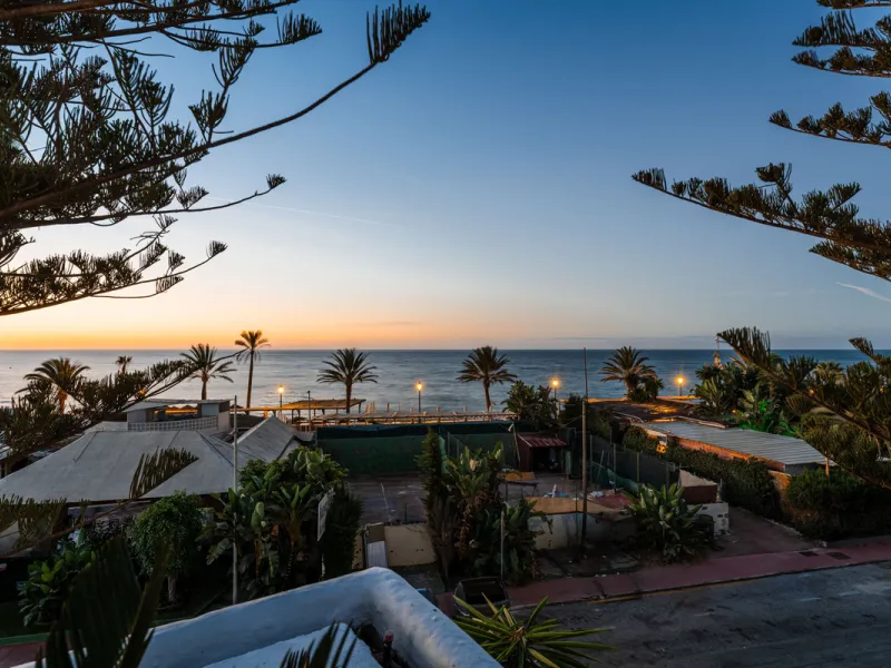 Penthouse Horizon is a sophisticated three-bedroom, two-bathroom duplex penthouse for sale in the exclusive Castiglione urbanization in San Pedro de Alcántara.