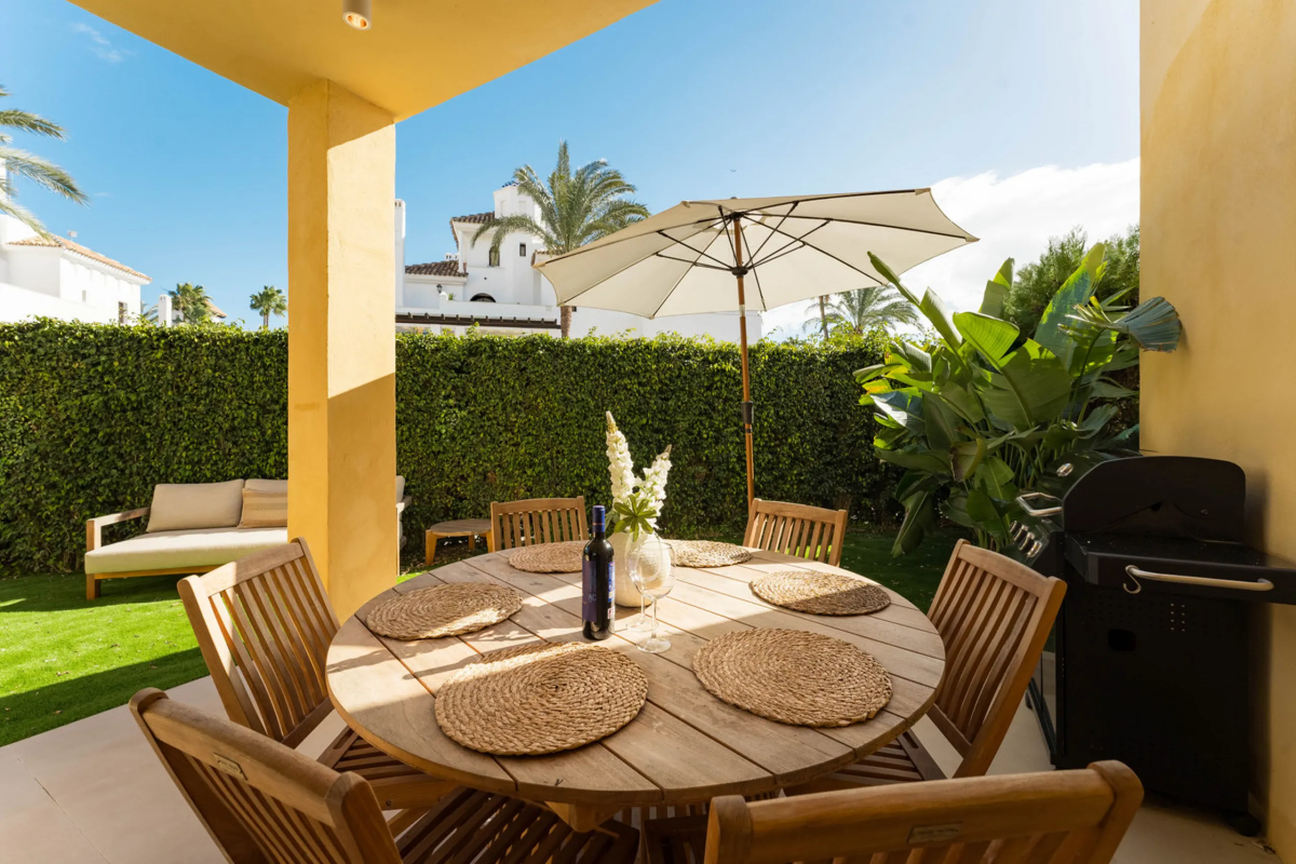 House - Townhouse в продаже в Marbella, Málaga. В доме 4 спален и 3 ванных комнат. Площадь дома 160 м²
