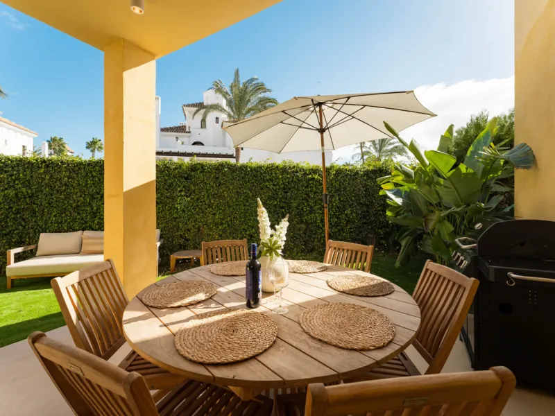 House - Townhouse в продаже в Marbella, Málaga. В доме 4 спален и 3 ванных комнат. Площадь дома 160 м²