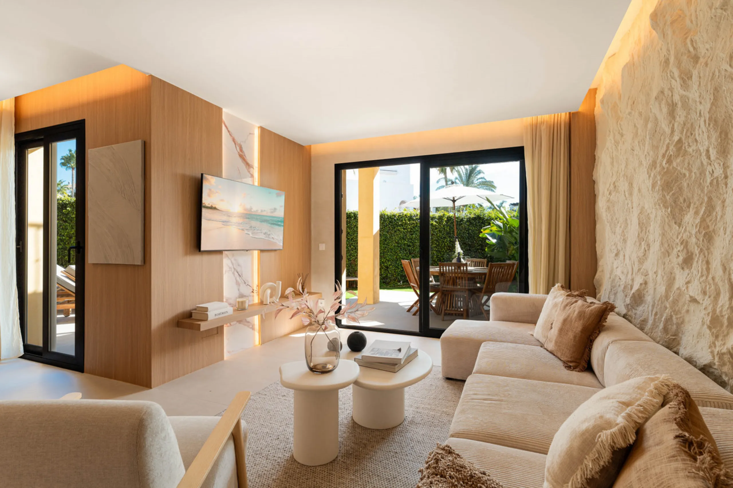 House - Townhouse в продаже в Marbella, Málaga. В доме 4 спален и 3 ванных комнат. Площадь дома 160 м²