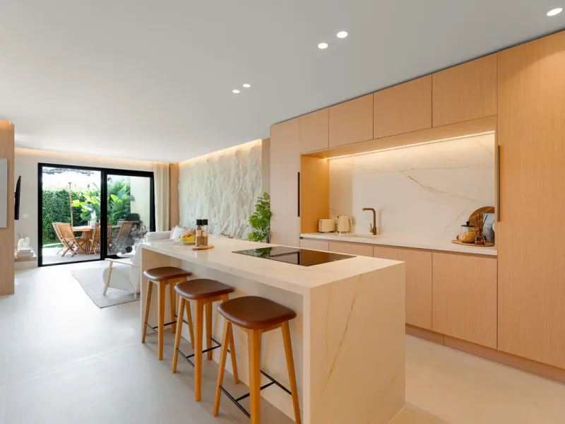 House - Townhouse в продаже в Marbella, Málaga. В доме 4 спален и 3 ванных комнат. Площадь дома 160 м²