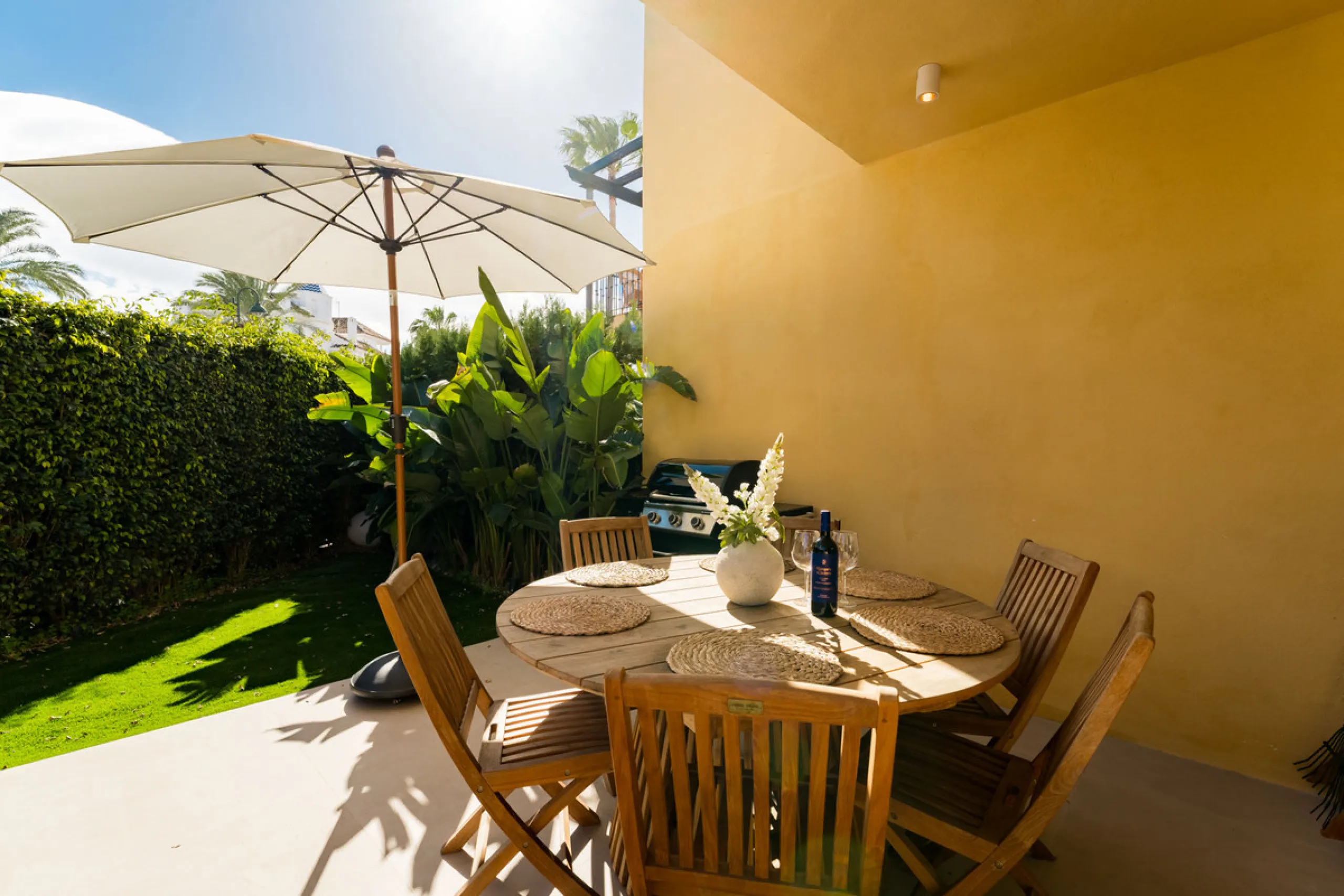 House - Townhouse в продаже в Marbella, Málaga. В доме 4 спален и 3 ванных комнат. Площадь дома 160 м²
