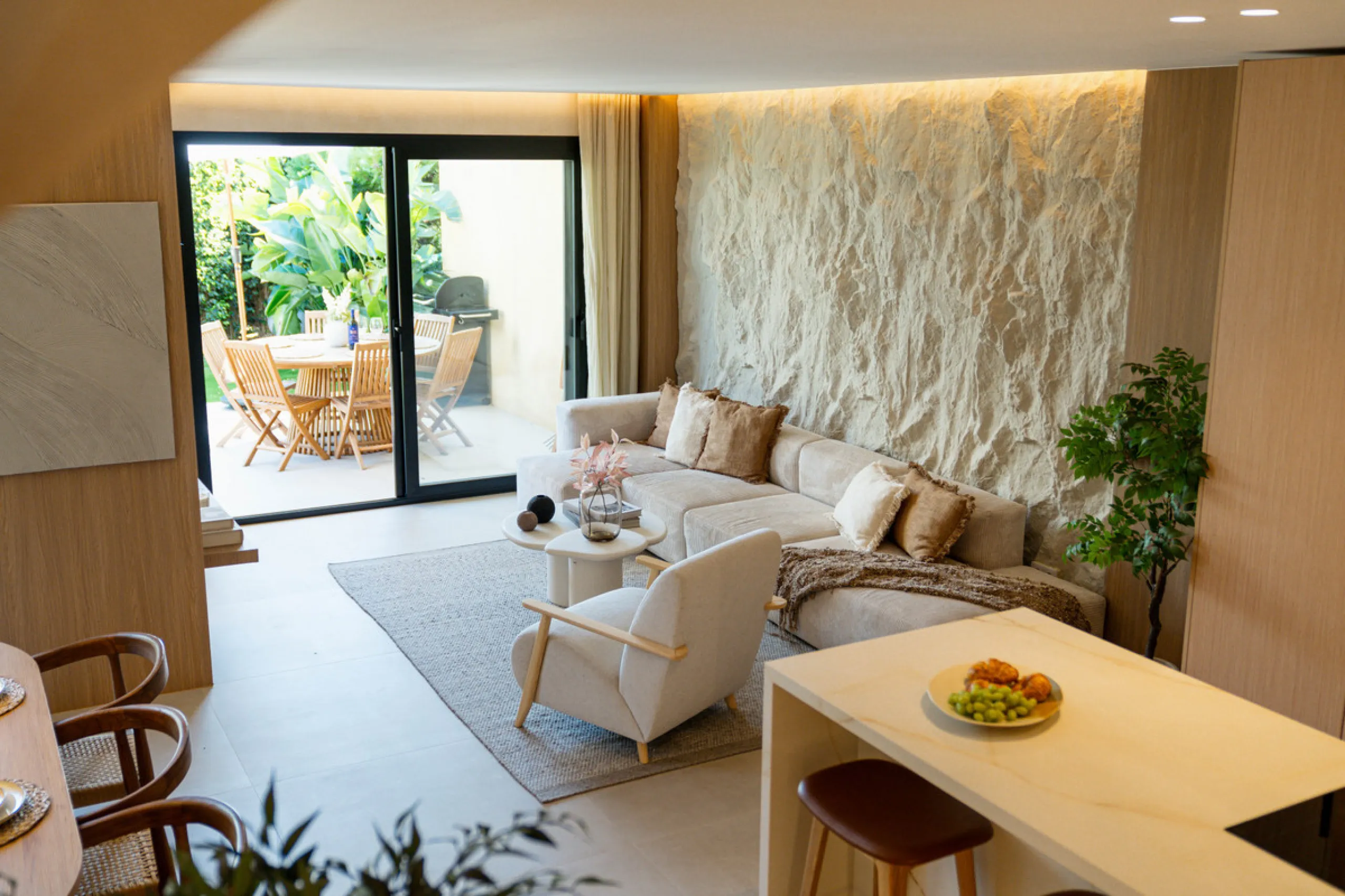 House - Townhouse в продаже в Marbella, Málaga. В доме 4 спален и 3 ванных комнат. Площадь дома 160 м²
