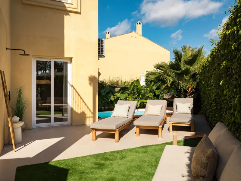 House - Townhouse в продаже в Marbella, Málaga. В доме 4 спален и 3 ванных комнат. Площадь дома 160 м²