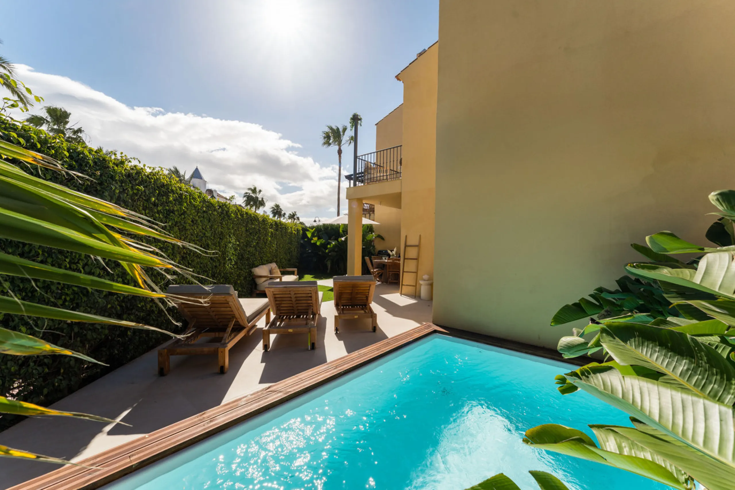 House - Townhouse в продаже в Marbella, Málaga. В доме 4 спален и 3 ванных комнат. Площадь дома 160 м²