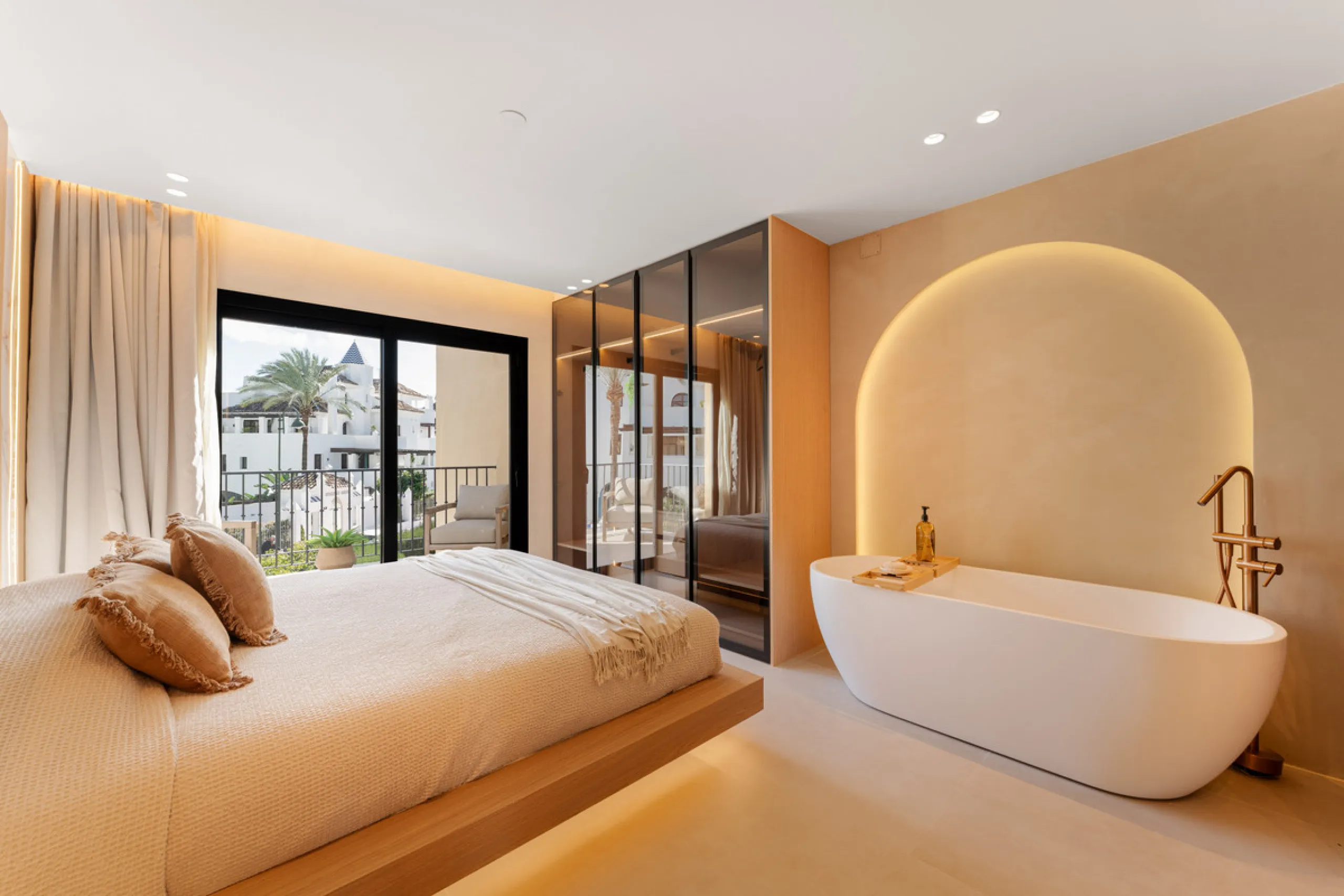 House - Townhouse в продаже в Marbella, Málaga. В доме 4 спален и 3 ванных комнат. Площадь дома 160 м²