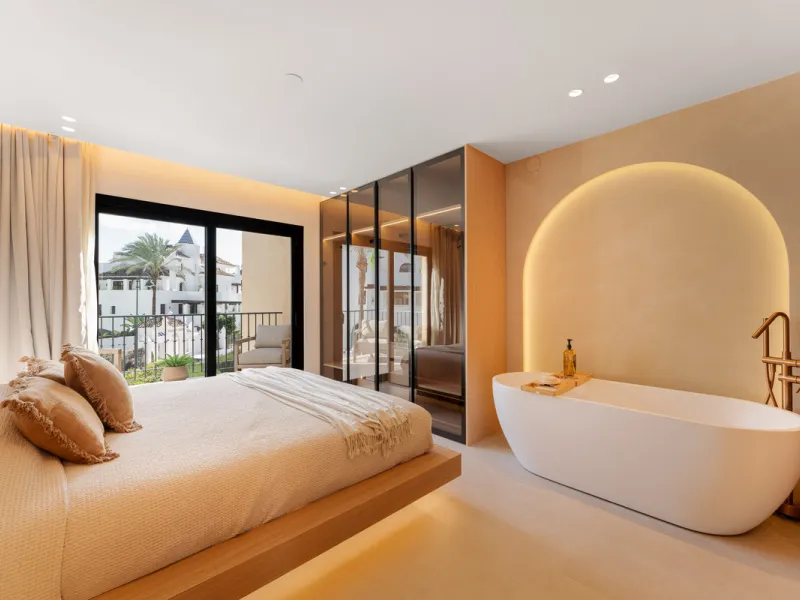 House - Townhouse в продаже в Marbella, Málaga. В доме 4 спален и 3 ванных комнат. Площадь дома 160 м²