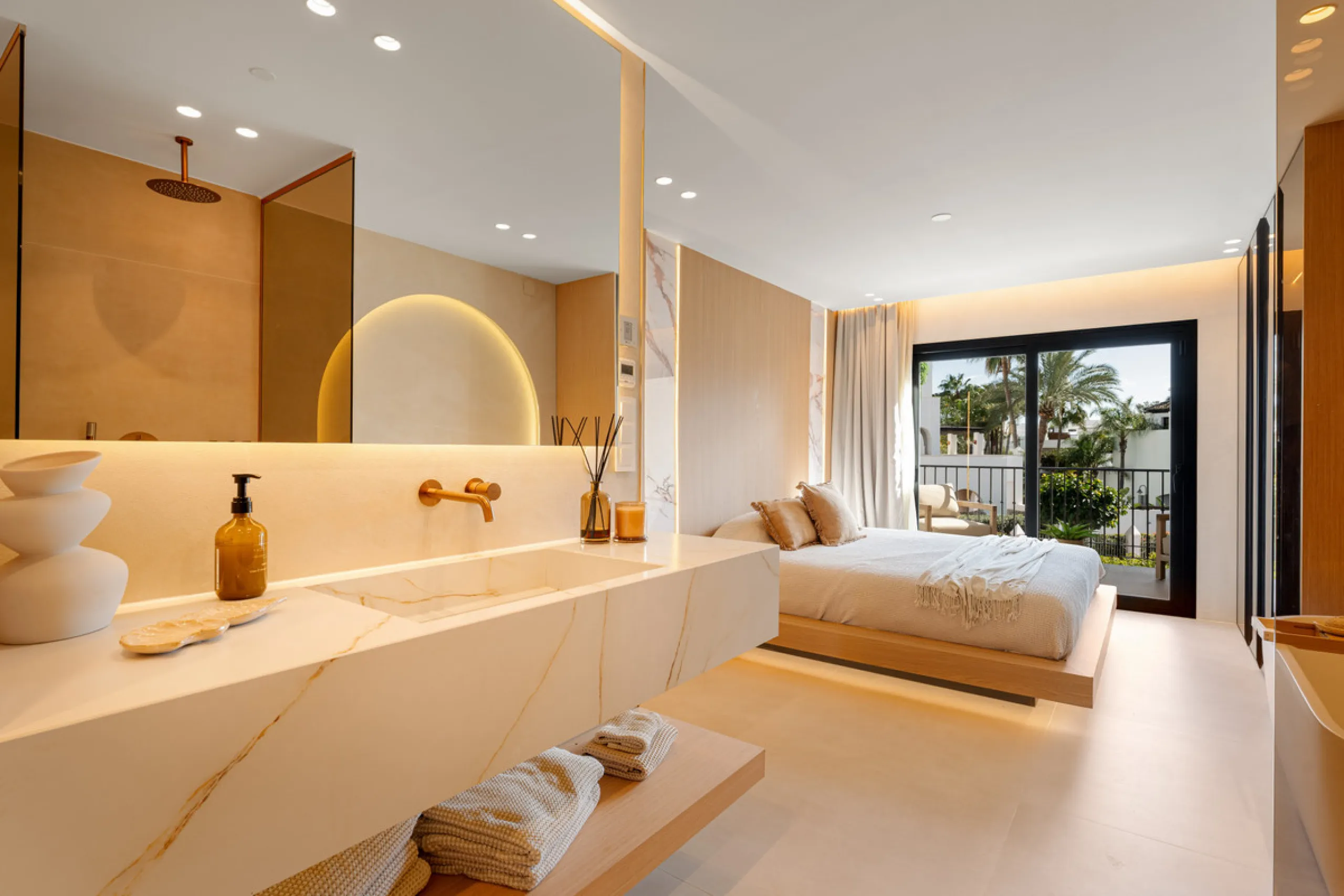 House - Townhouse в продаже в Marbella, Málaga. В доме 4 спален и 3 ванных комнат. Площадь дома 160 м²