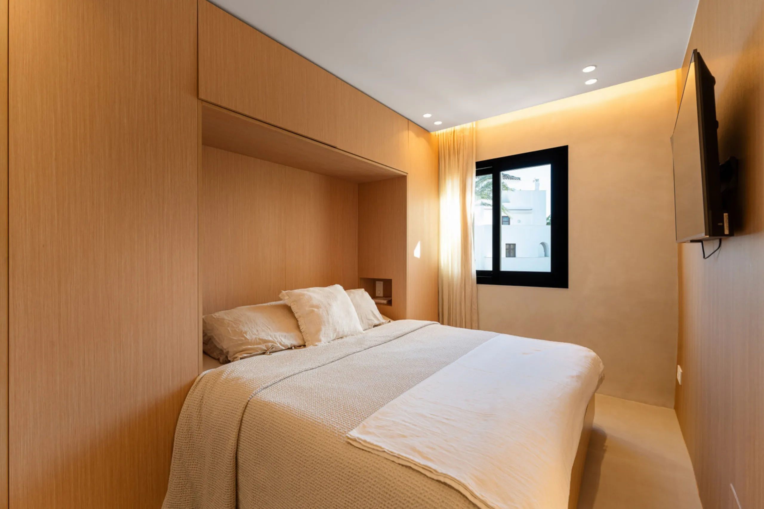 House - Townhouse в продаже в Marbella, Málaga. В доме 4 спален и 3 ванных комнат. Площадь дома 160 м²