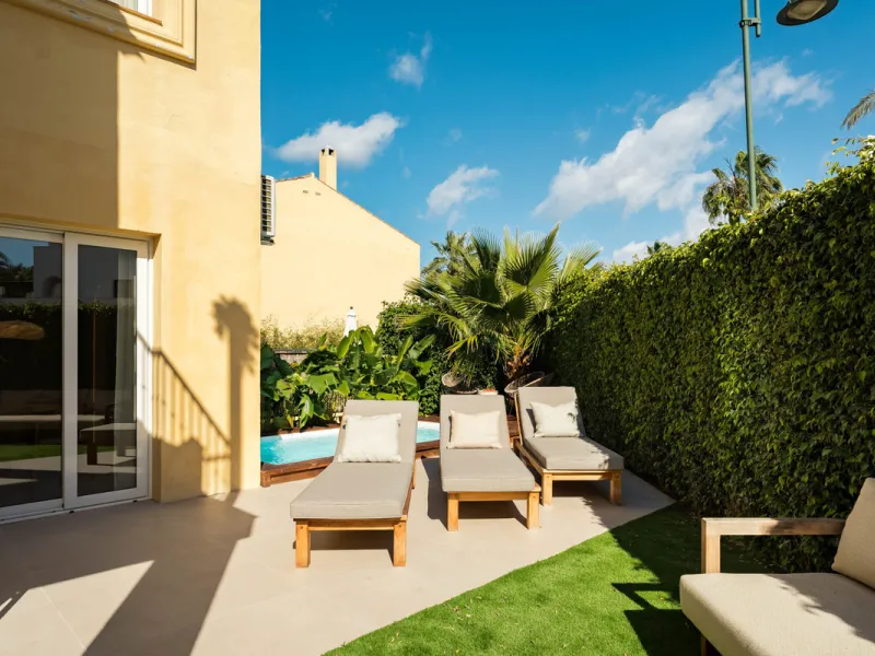 House - Townhouse в продаже в Marbella, Málaga. В доме 4 спален и 3 ванных комнат. Площадь дома 160 м²