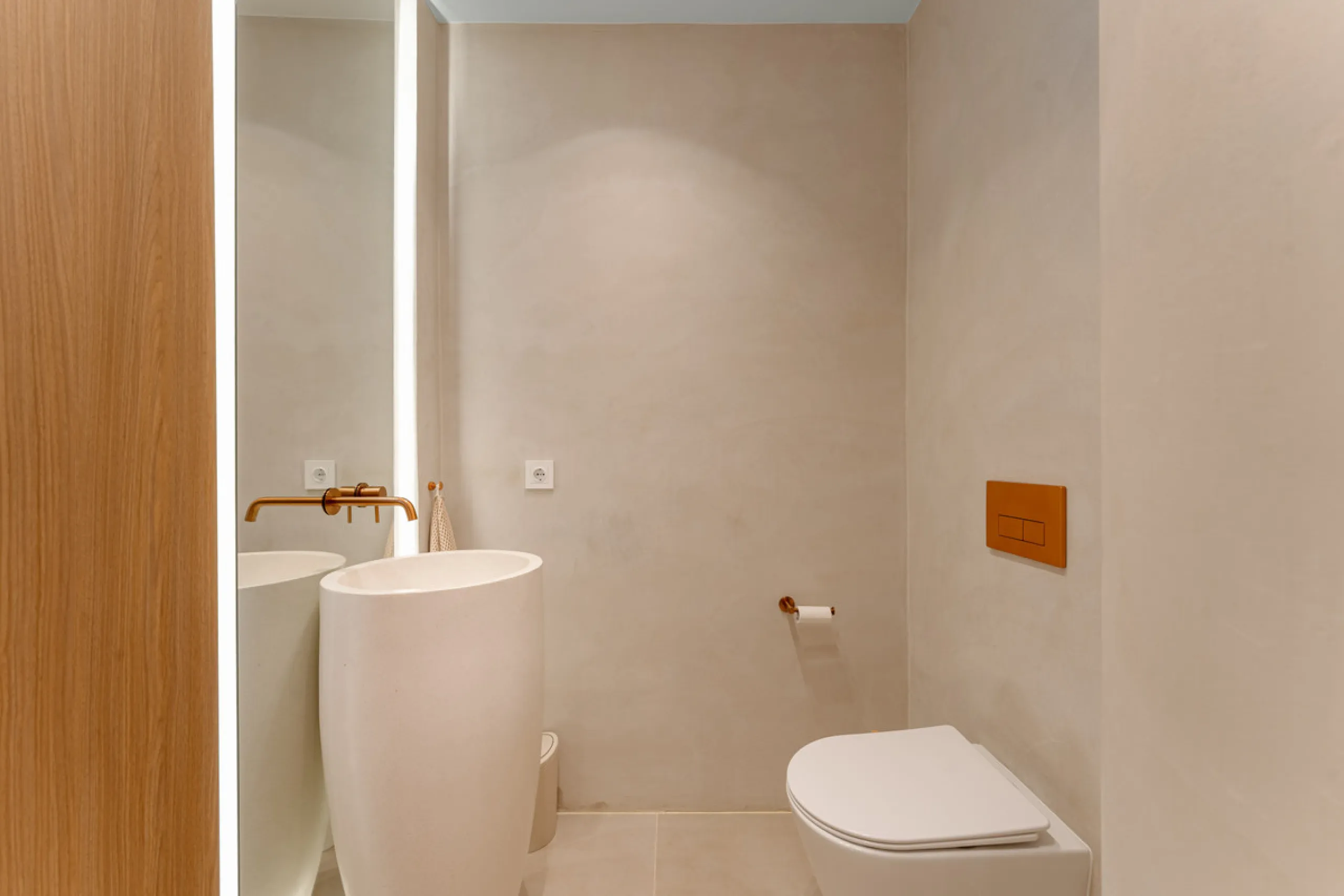 House - Townhouse в продаже в Marbella, Málaga. В доме 4 спален и 3 ванных комнат. Площадь дома 160 м²