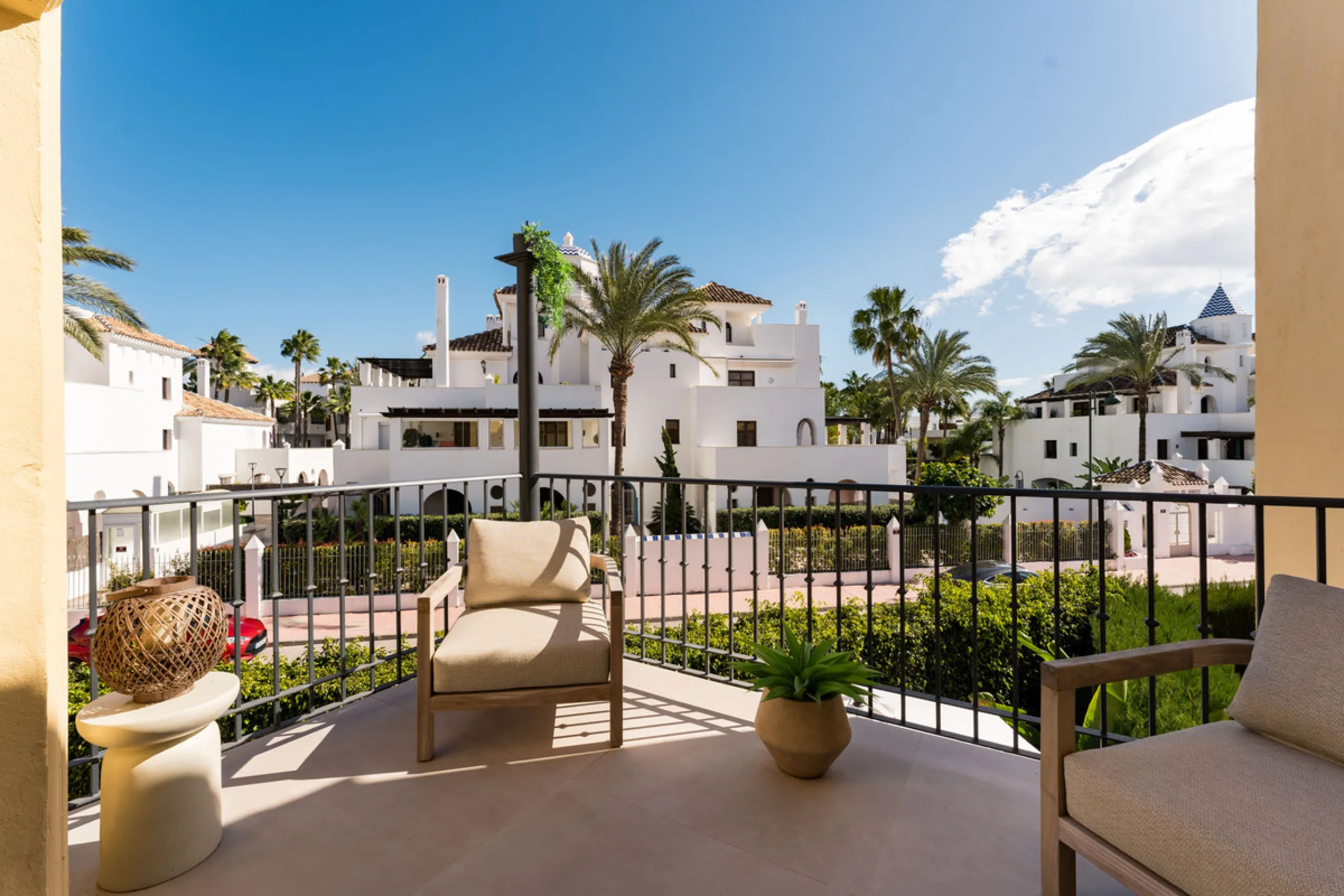House - Townhouse в продаже в Marbella, Málaga. В доме 4 спален и 3 ванных комнат. Площадь дома 160 м²