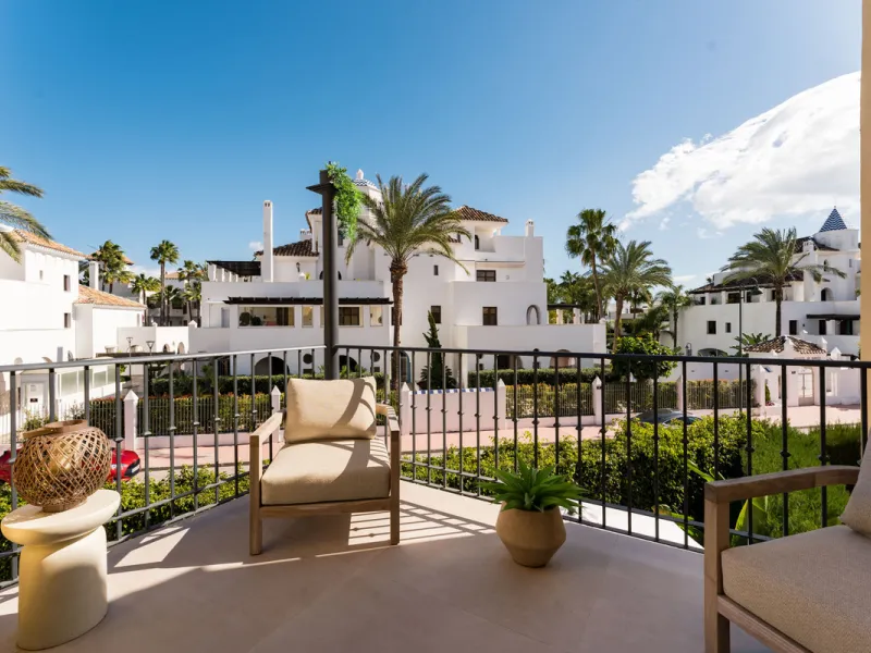 House - Townhouse в продаже в Marbella, Málaga. В доме 4 спален и 3 ванных комнат. Площадь дома 160 м²