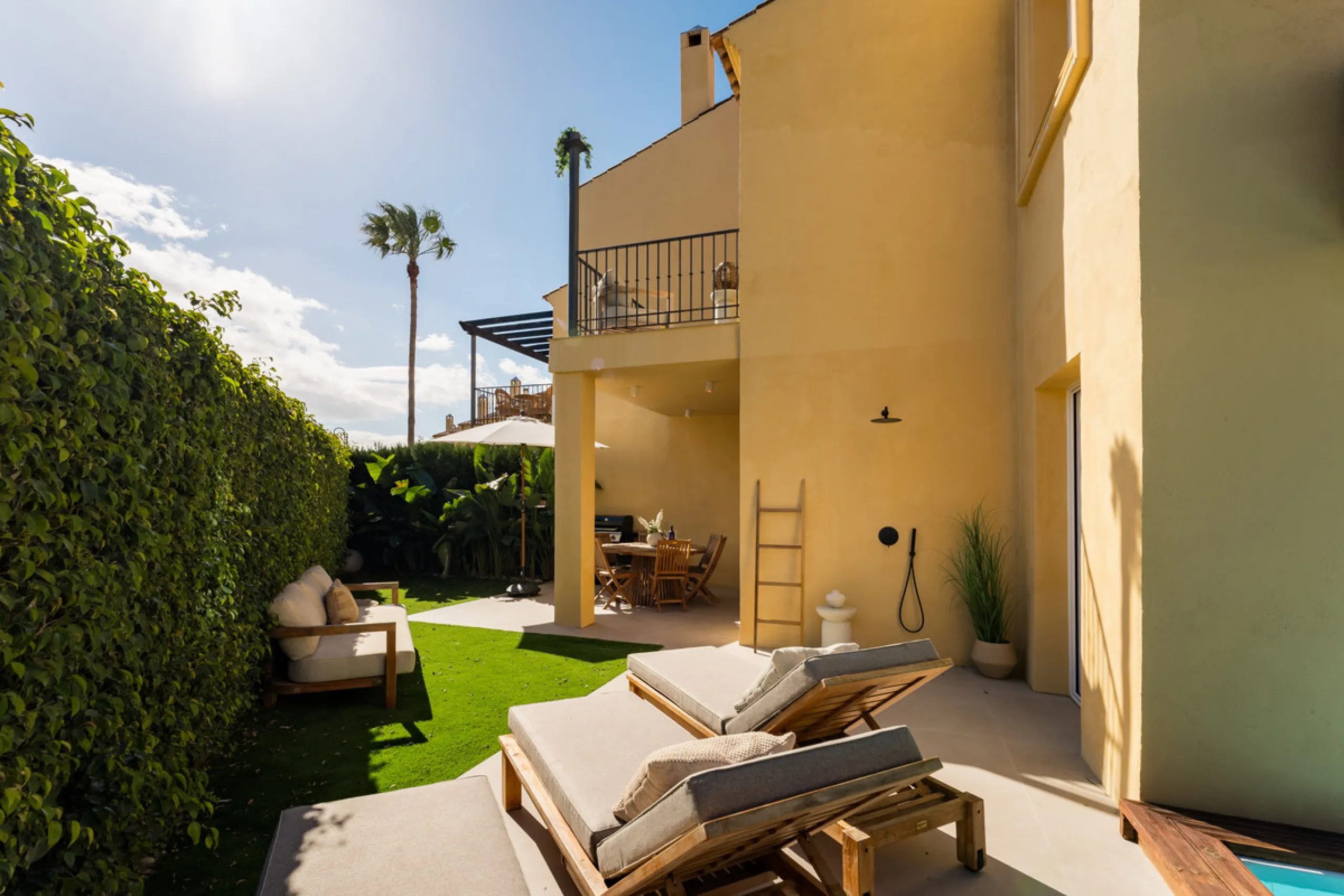 House - Townhouse в продаже в Marbella, Málaga. В доме 4 спален и 3 ванных комнат. Площадь дома 160 м²