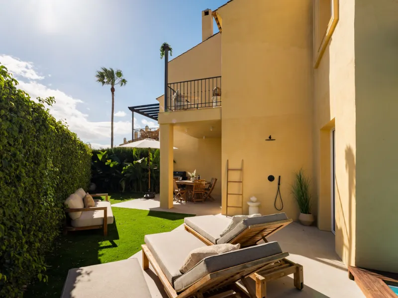 House - Townhouse в продаже в Marbella, Málaga. В доме 4 спален и 3 ванных комнат. Площадь дома 160 м²