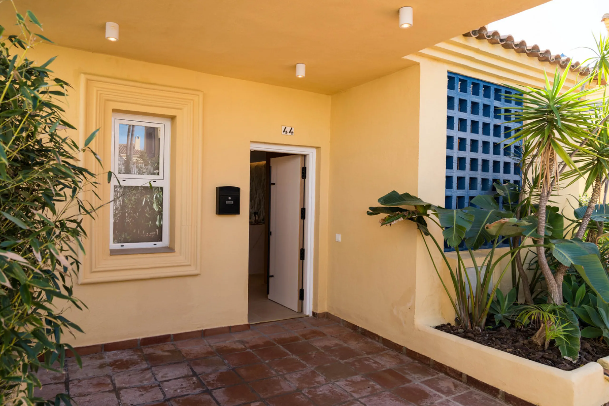 House - Townhouse в продаже в Marbella, Málaga. В доме 4 спален и 3 ванных комнат. Площадь дома 160 м²