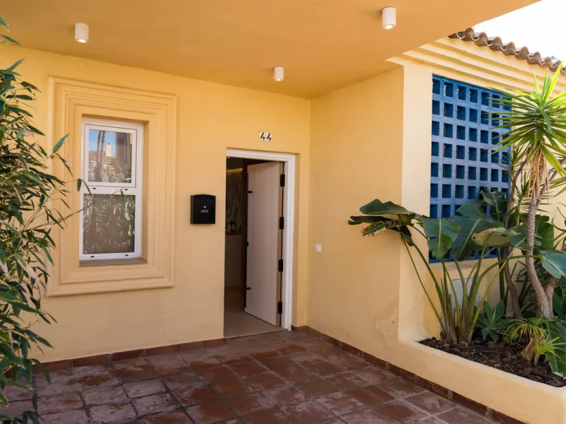 House - Townhouse в продаже в Marbella, Málaga. В доме 4 спален и 3 ванных комнат. Площадь дома 160 м²