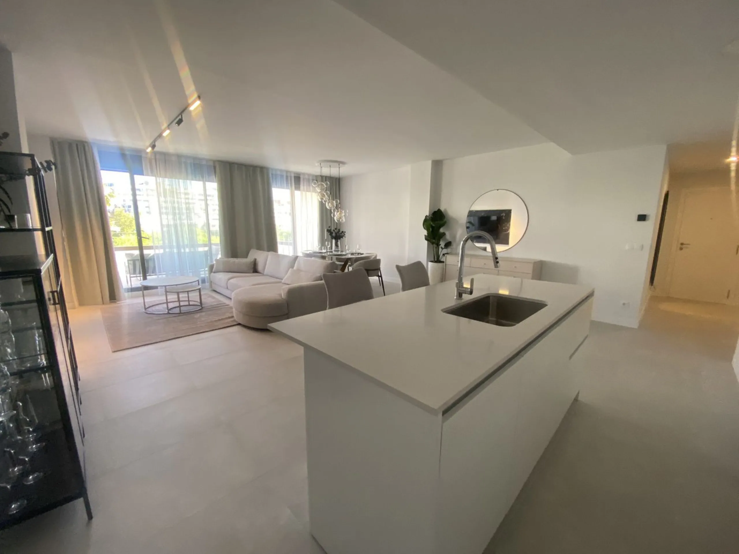 Middle Floor Apartment, Estepona, Costa del Sol.