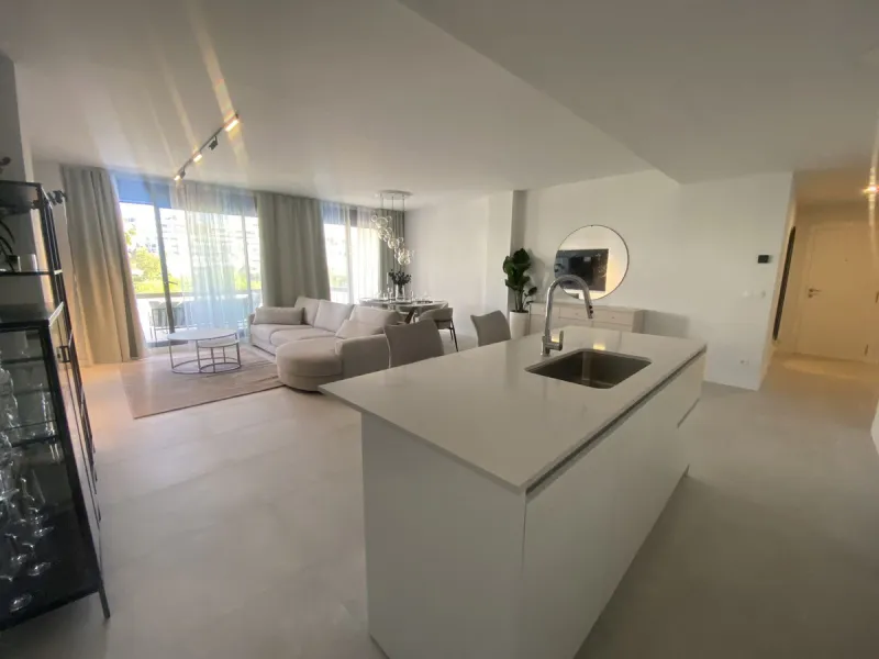 Middle Floor Apartment, Estepona, Costa del Sol.