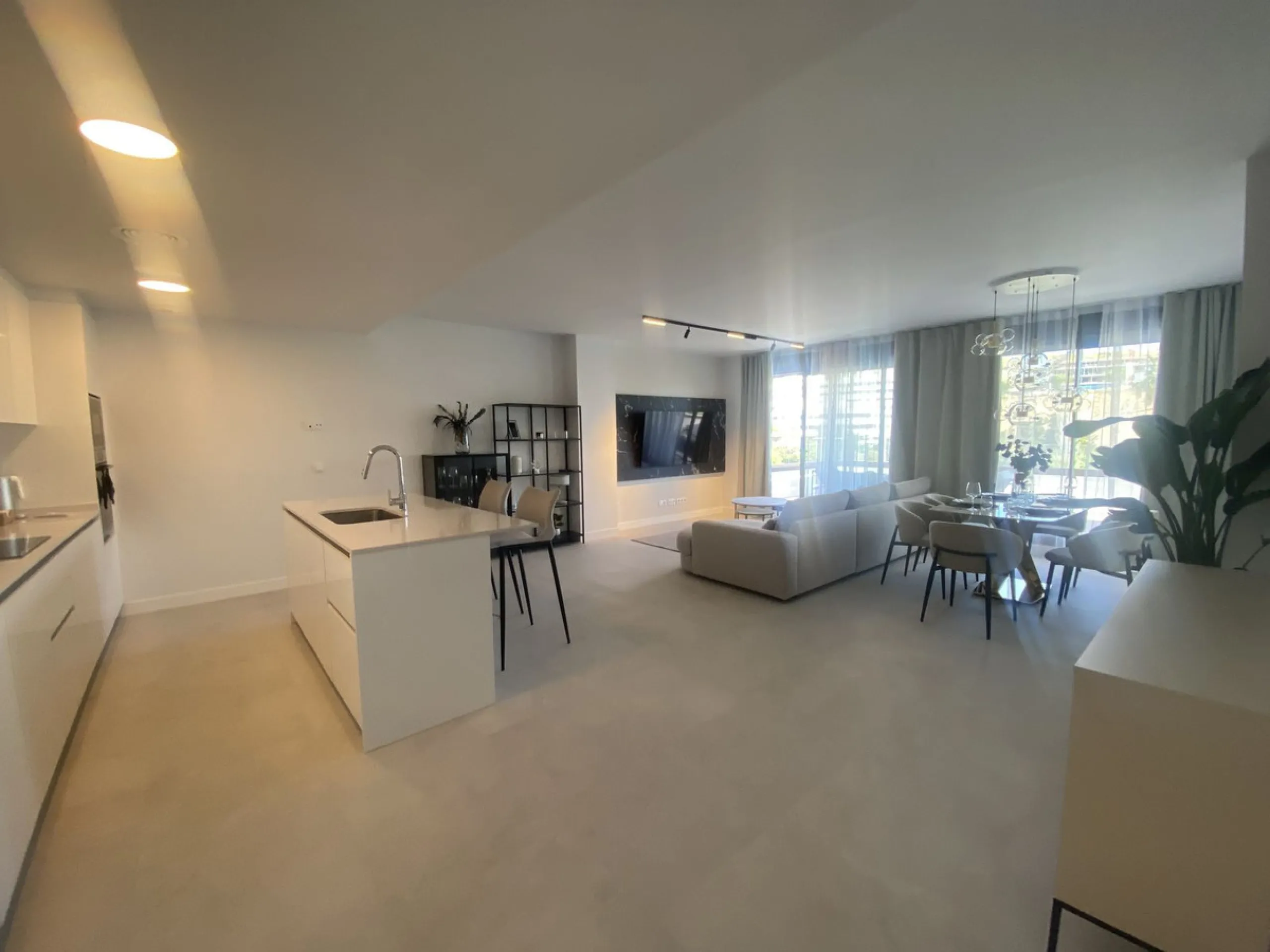 Middle Floor Apartment, Estepona, Costa del Sol.