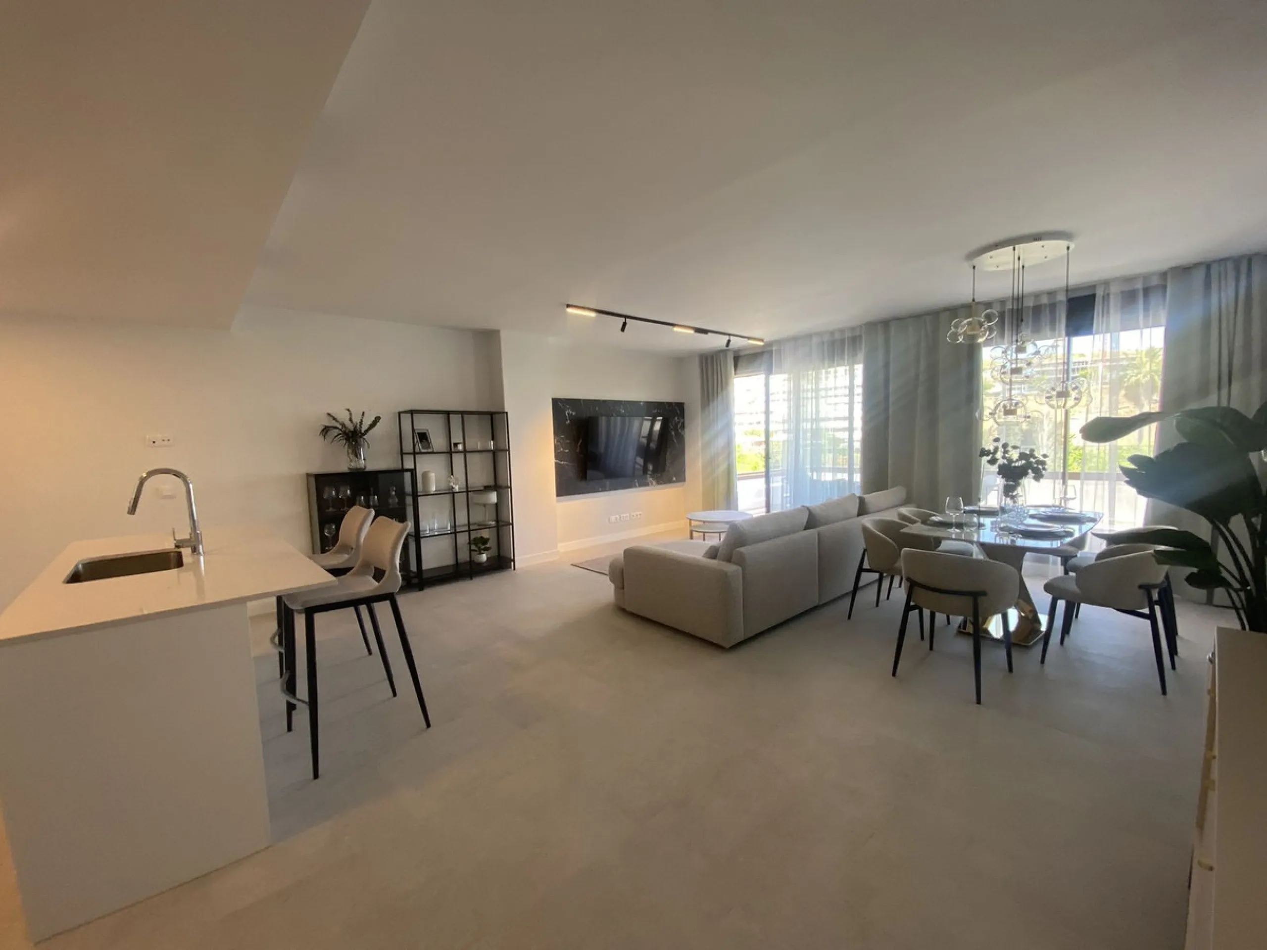 Middle Floor Apartment, Estepona, Costa del Sol.