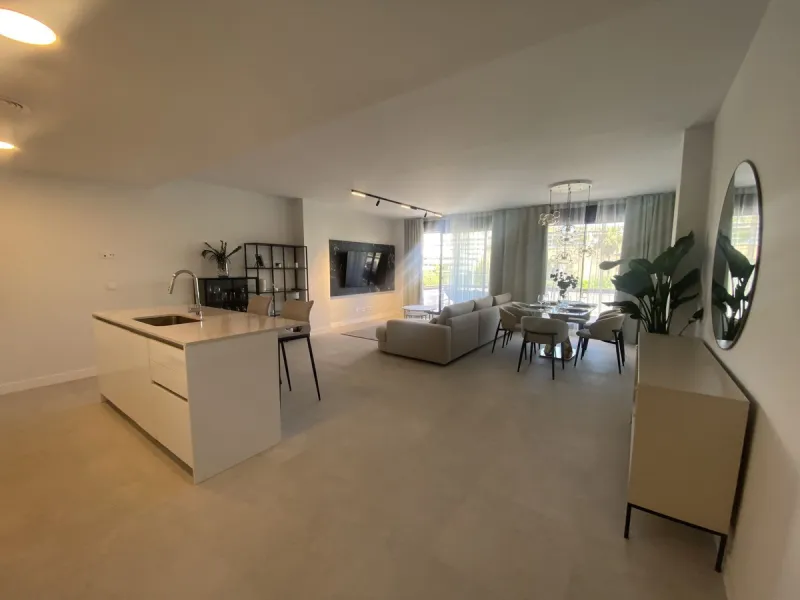 Middle Floor Apartment, Estepona, Costa del Sol.