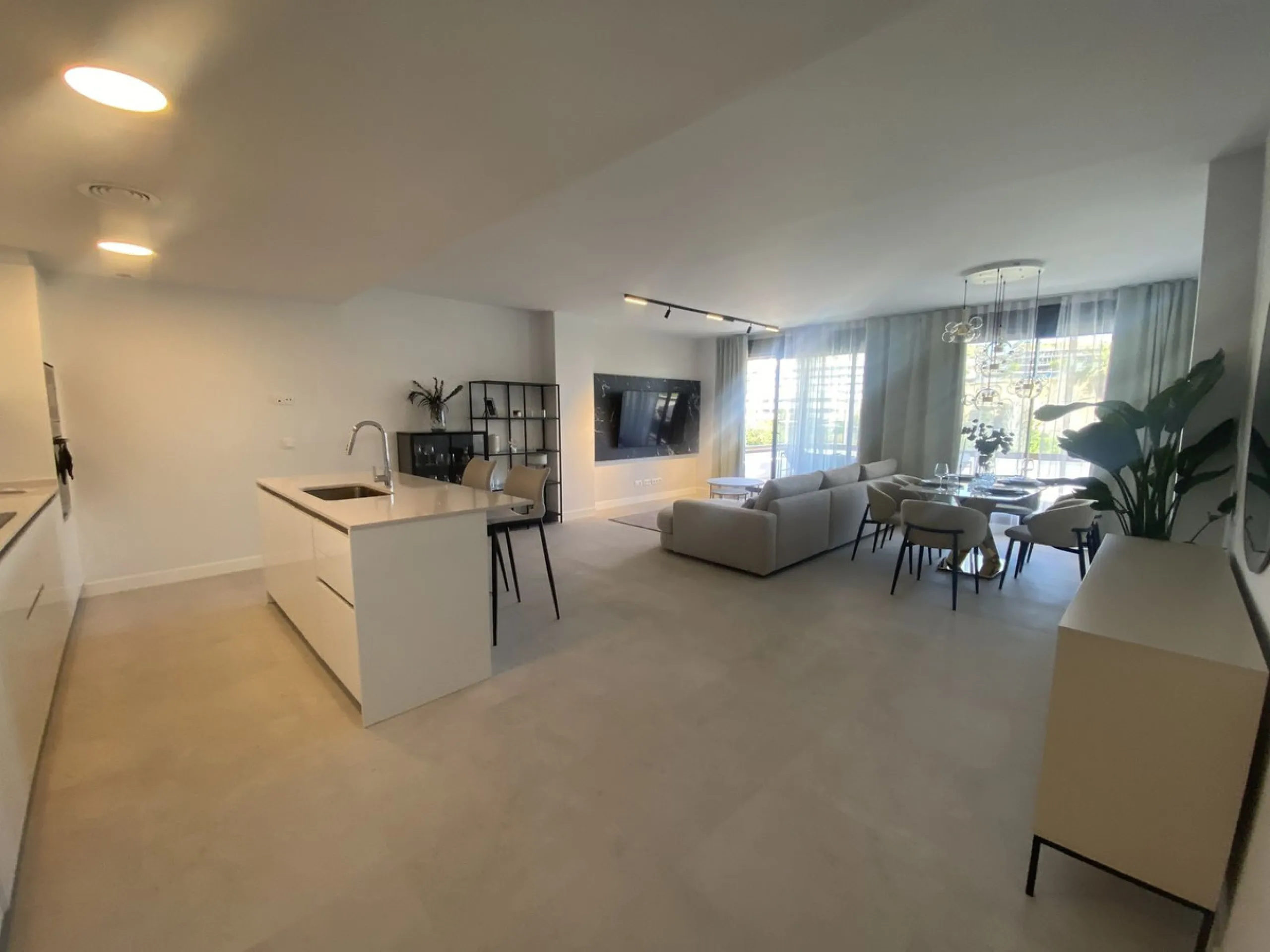 Middle Floor Apartment, Estepona, Costa del Sol.