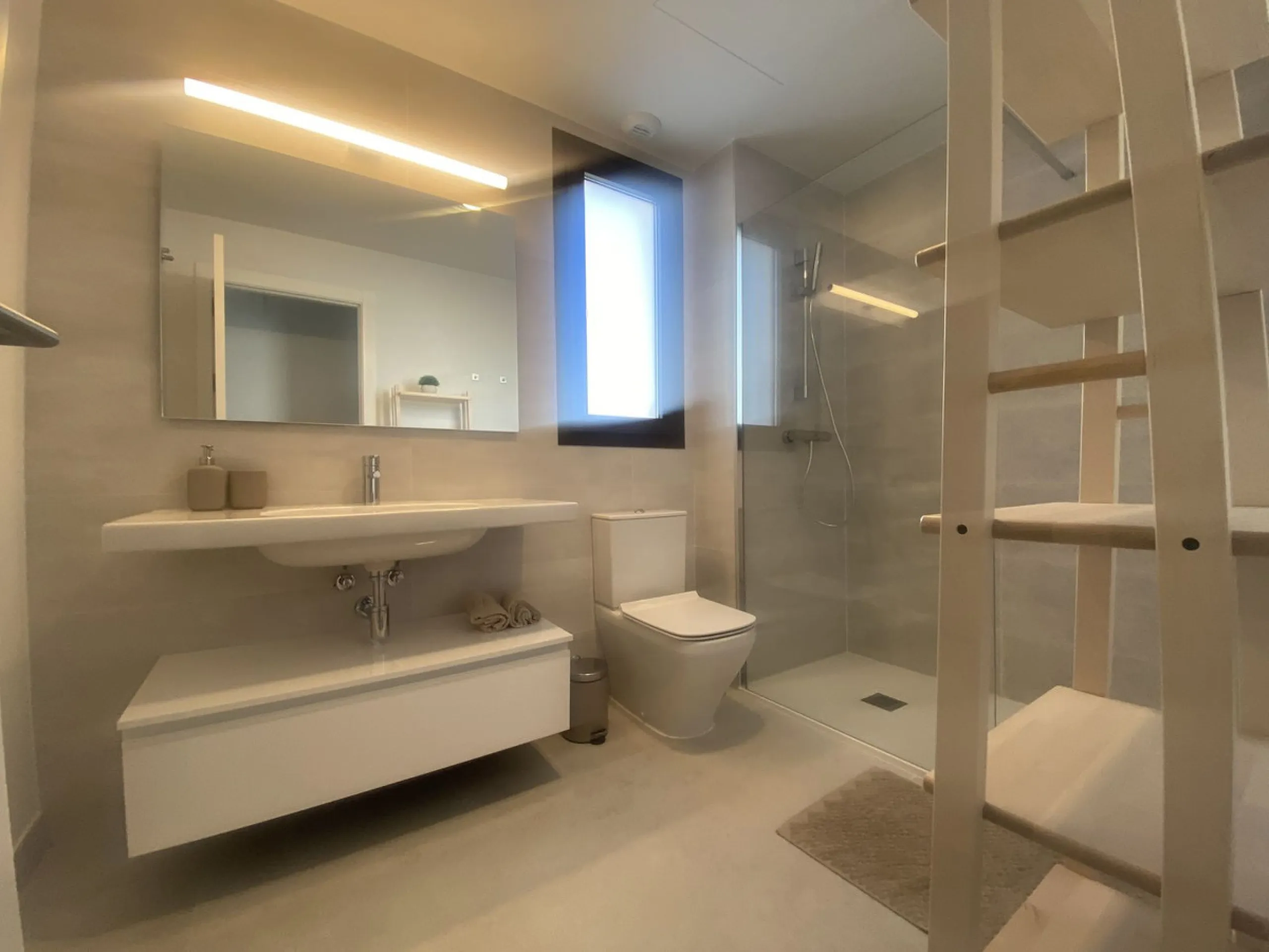 Middle Floor Apartment, Estepona, Costa del Sol.