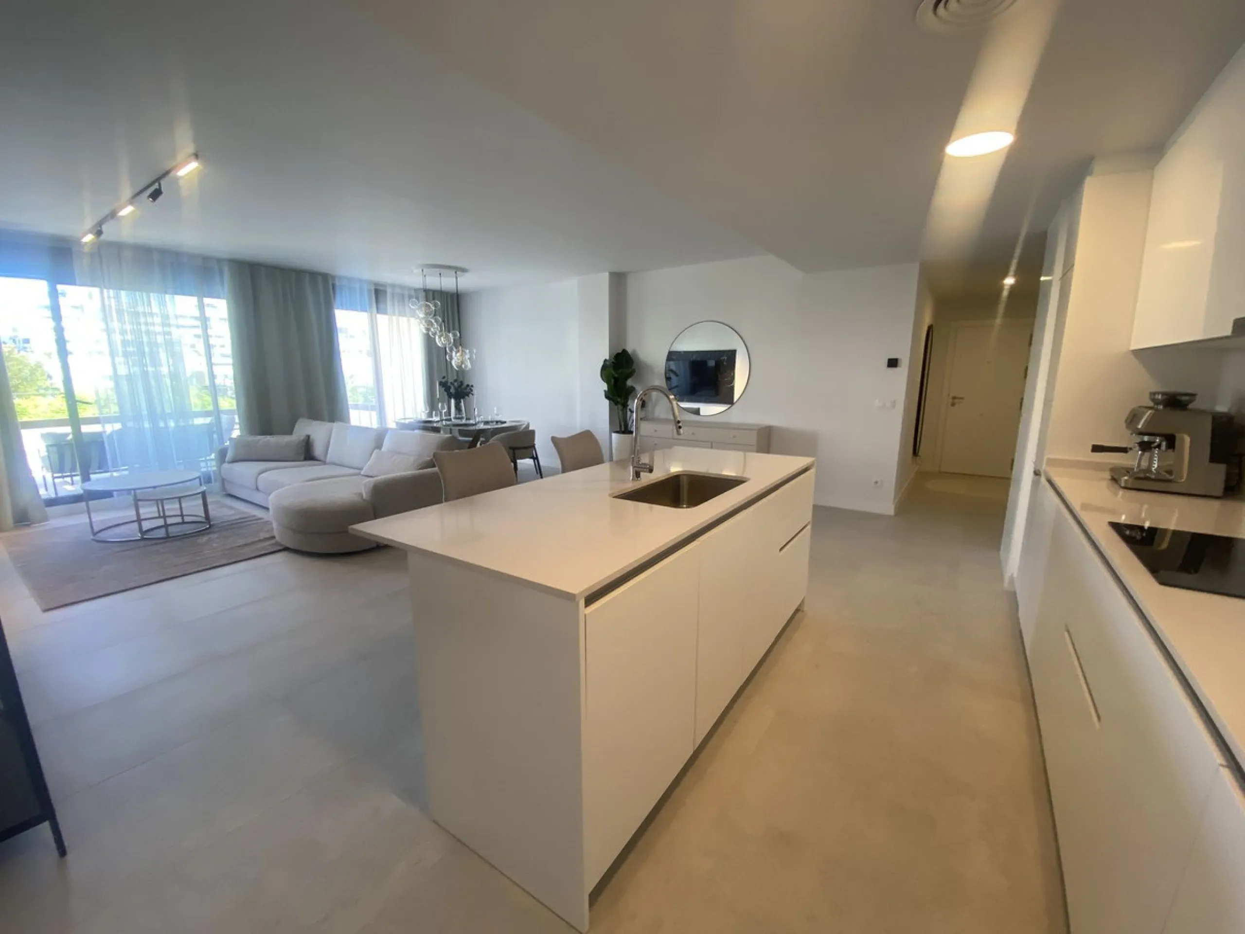 Middle Floor Apartment, Estepona, Costa del Sol.