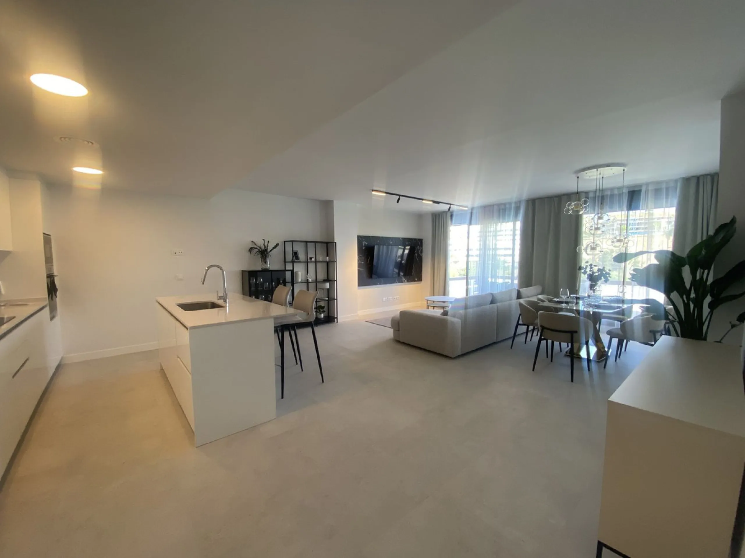 Middle Floor Apartment, Estepona, Costa del Sol.