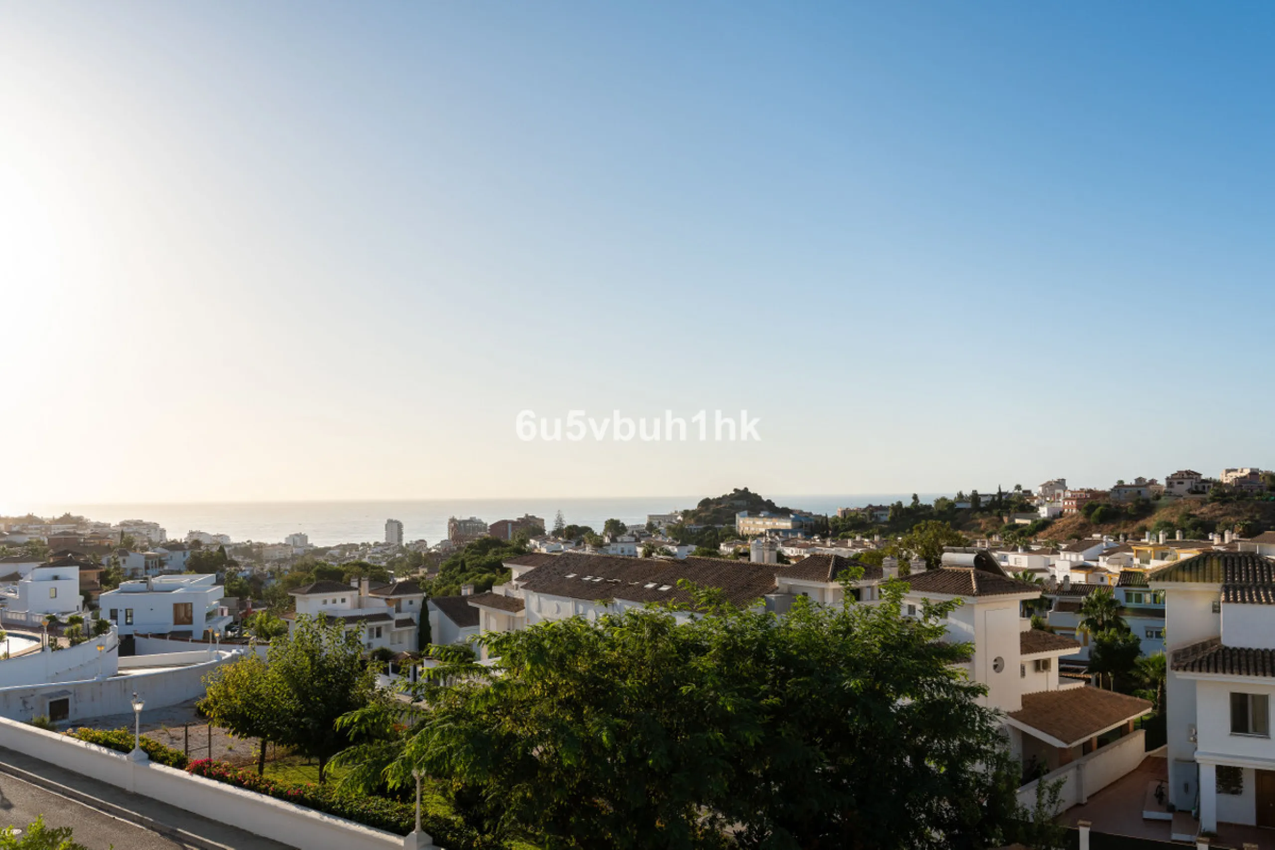 House - Townhouse в продаже в Benalmadena, Málaga. В доме 5 спален и 4 ванных комнат. Площадь дома 258 м². Площадь участка 258 м²